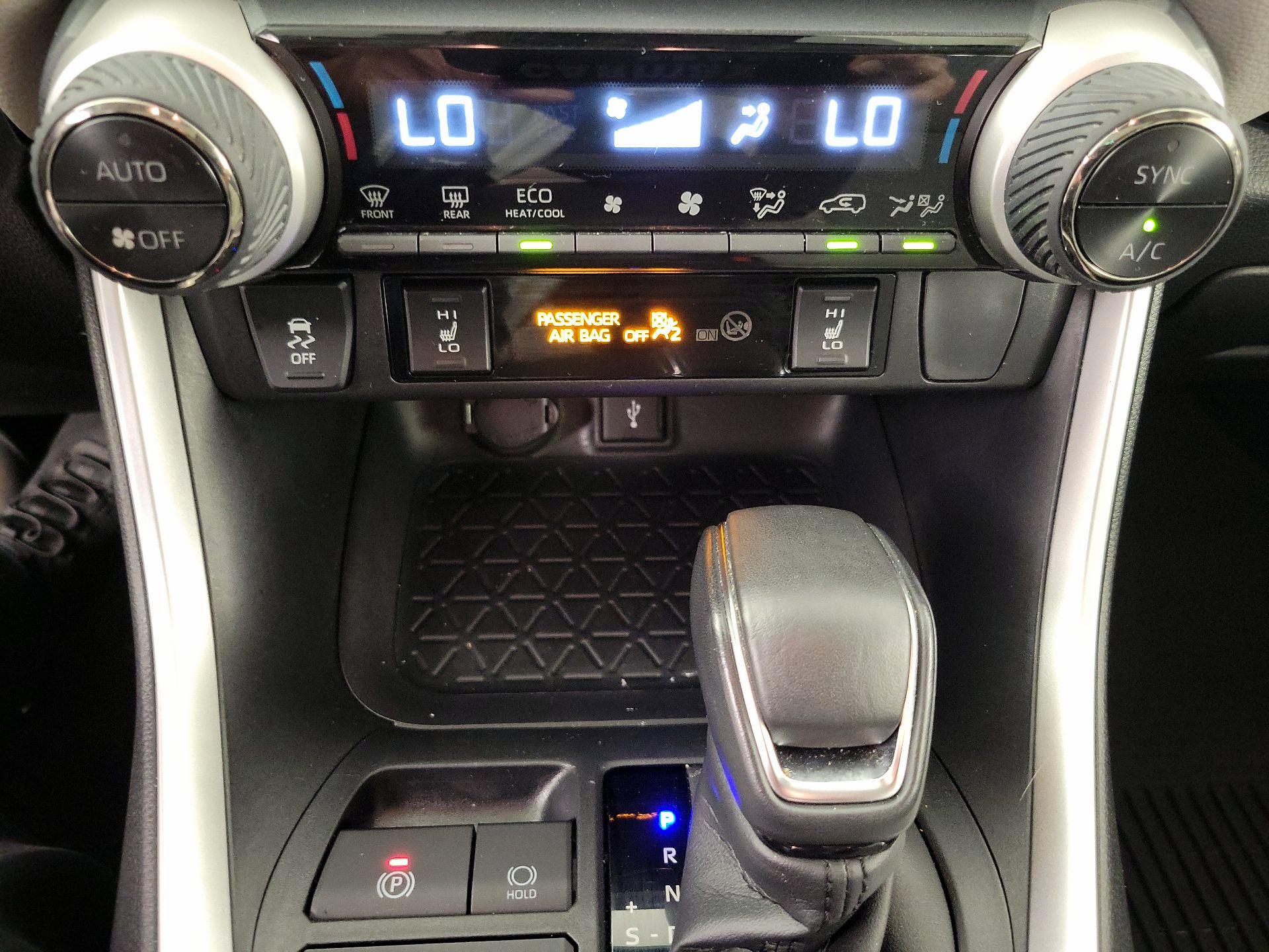 Thumbnail: 2021 Toyota RAV4 - 17