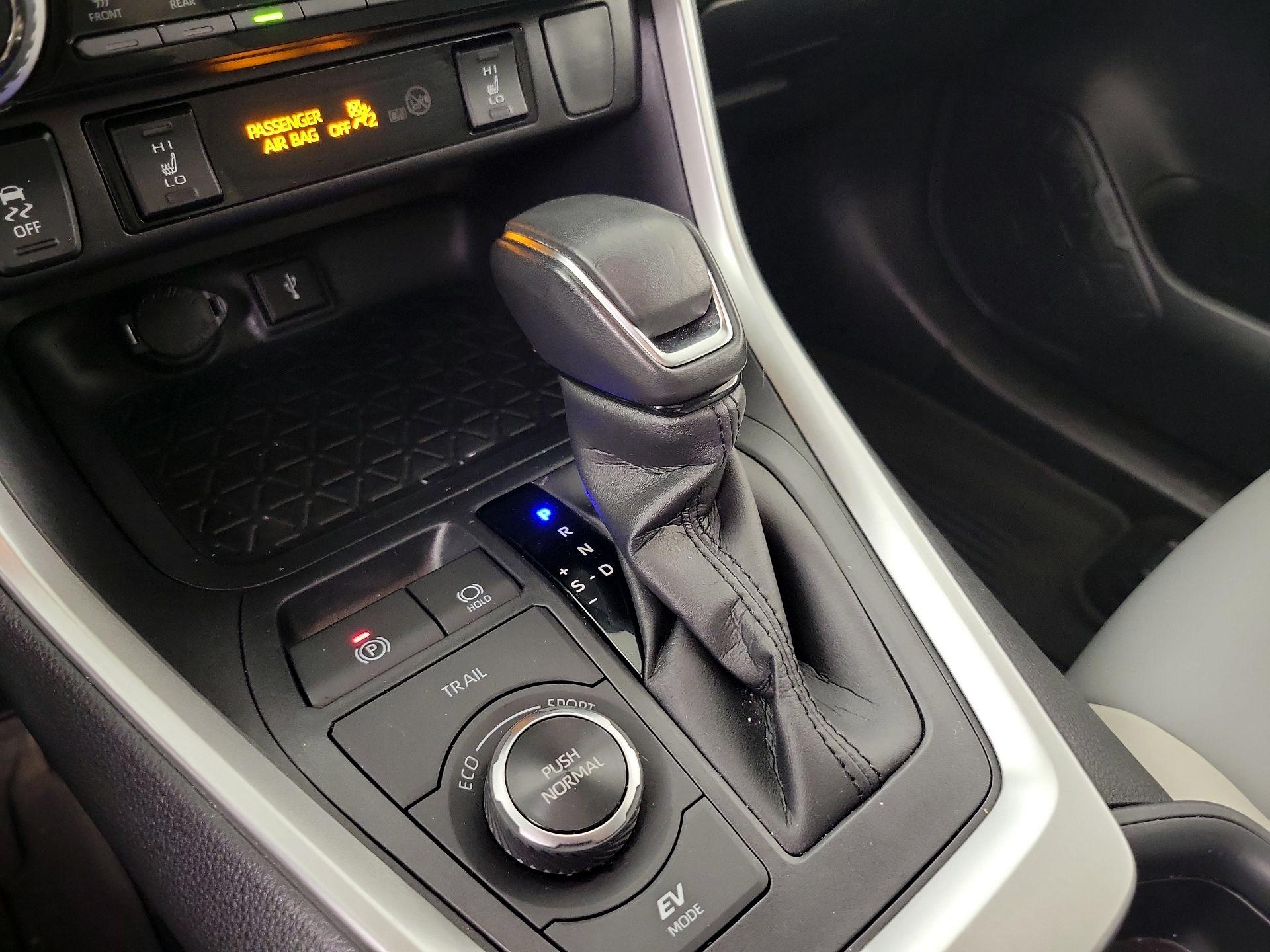 Thumbnail: 2021 Toyota RAV4 - 18