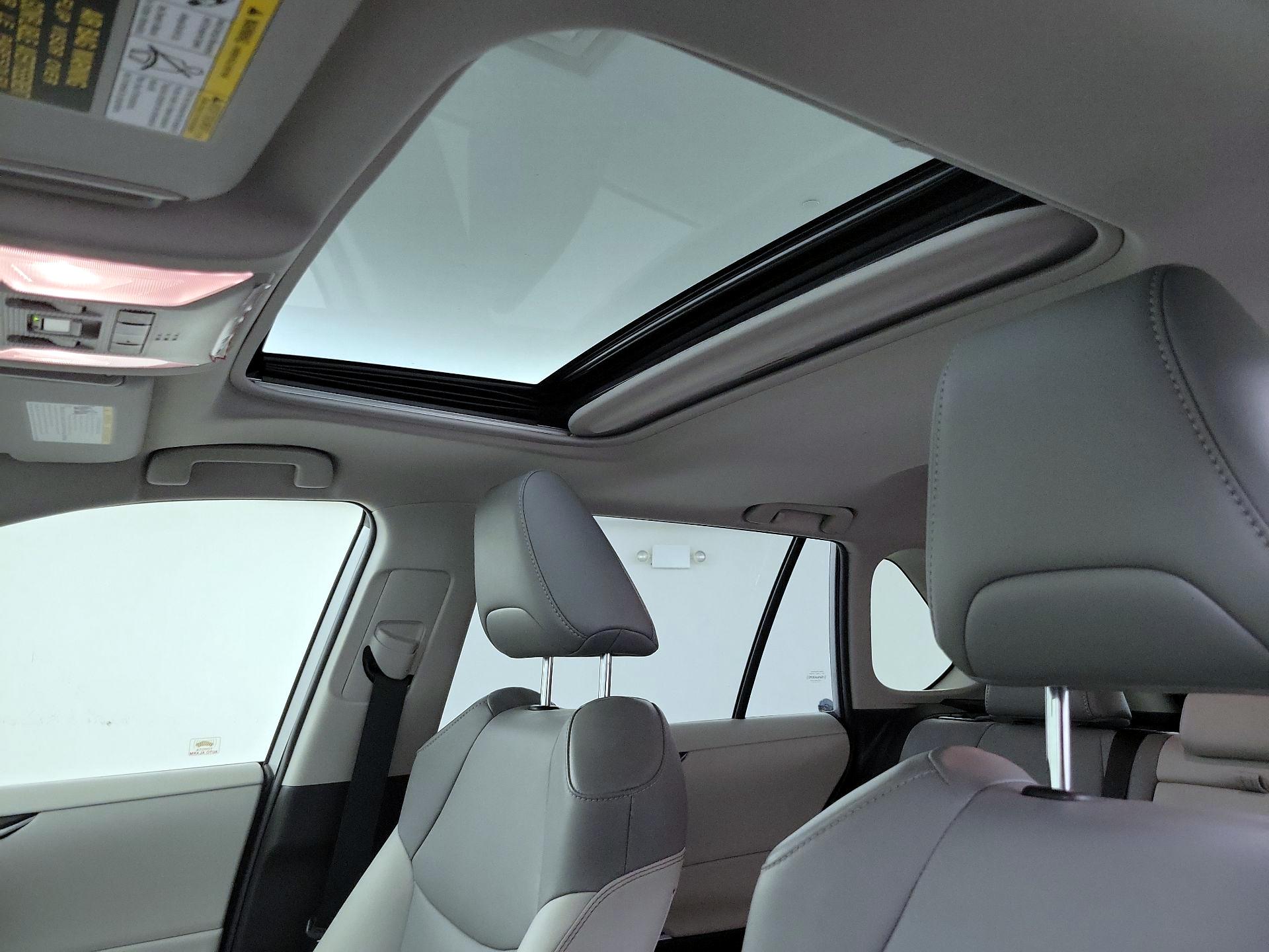 Thumbnail: 2021 Toyota RAV4 - 20
