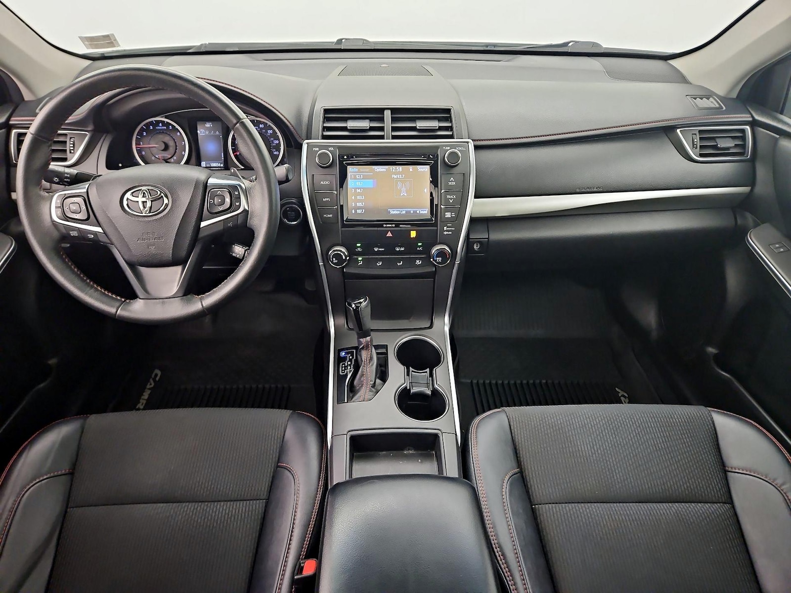 2017 Toyota Camry SE - Photo 10