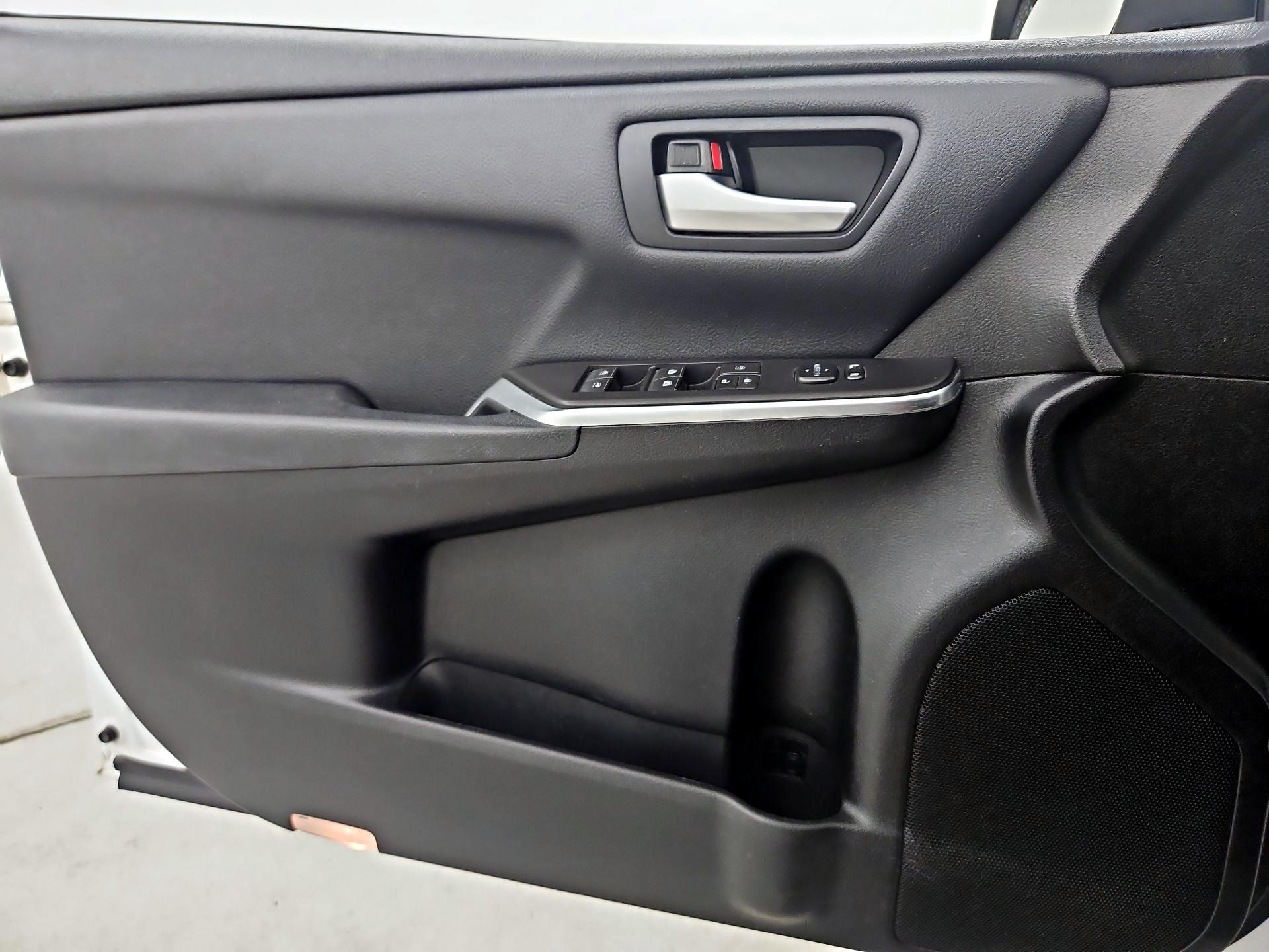 Thumbnail: 2017 Toyota Camry - 12