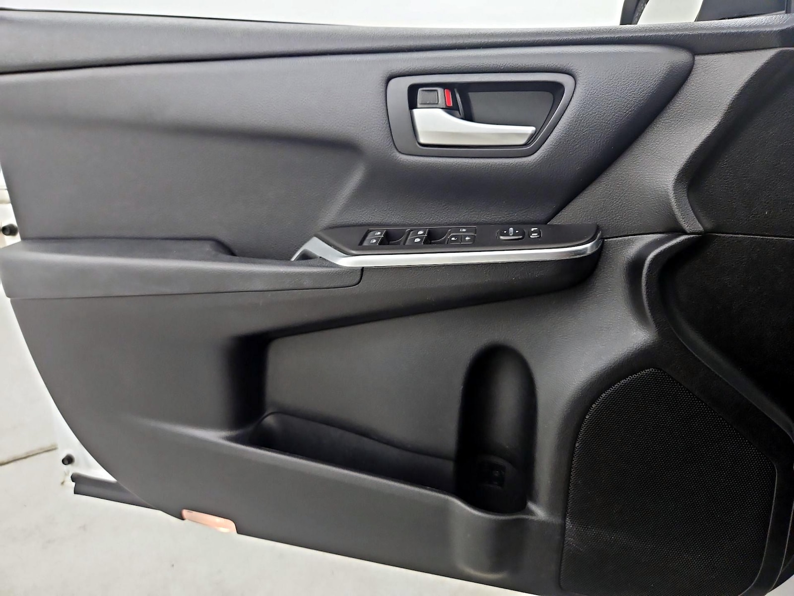 2017 Toyota Camry SE - Photo 13