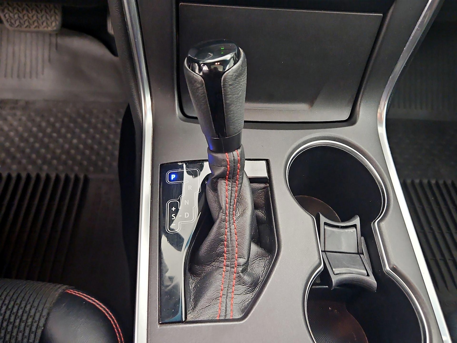 2017 Toyota Camry SE - Photo 18