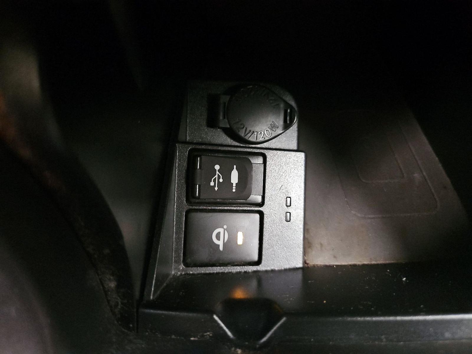 2017 Toyota Camry SE - Photo 19