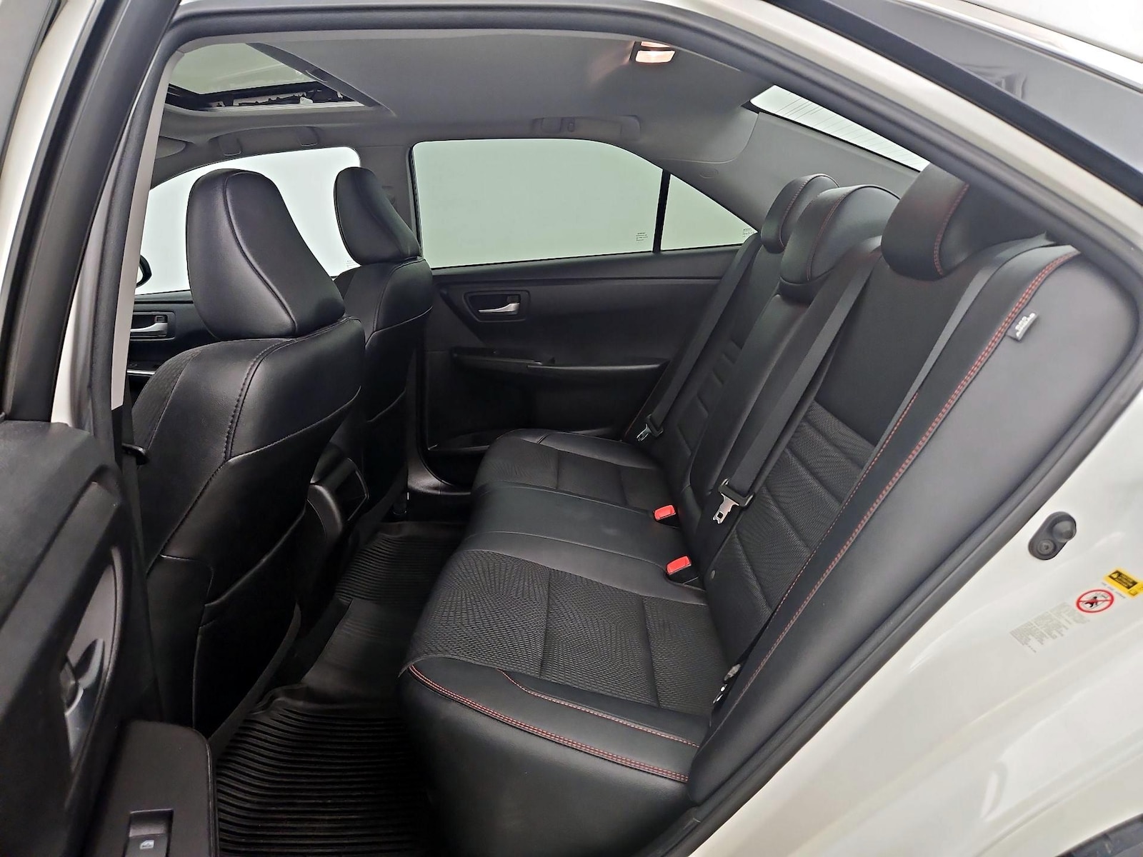 2017 Toyota Camry SE - Photo 21