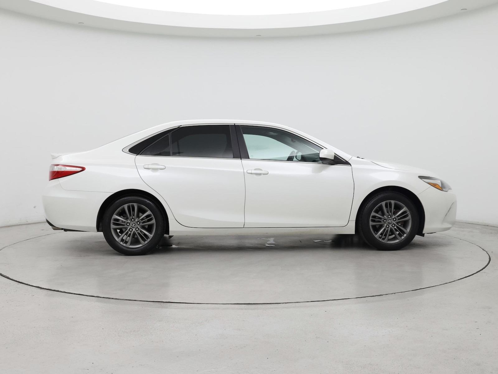 2017 Toyota Camry SE - Photo 8
