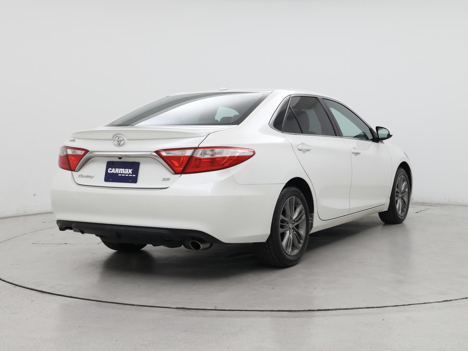 2017 Toyota Camry SE - Photo 9
