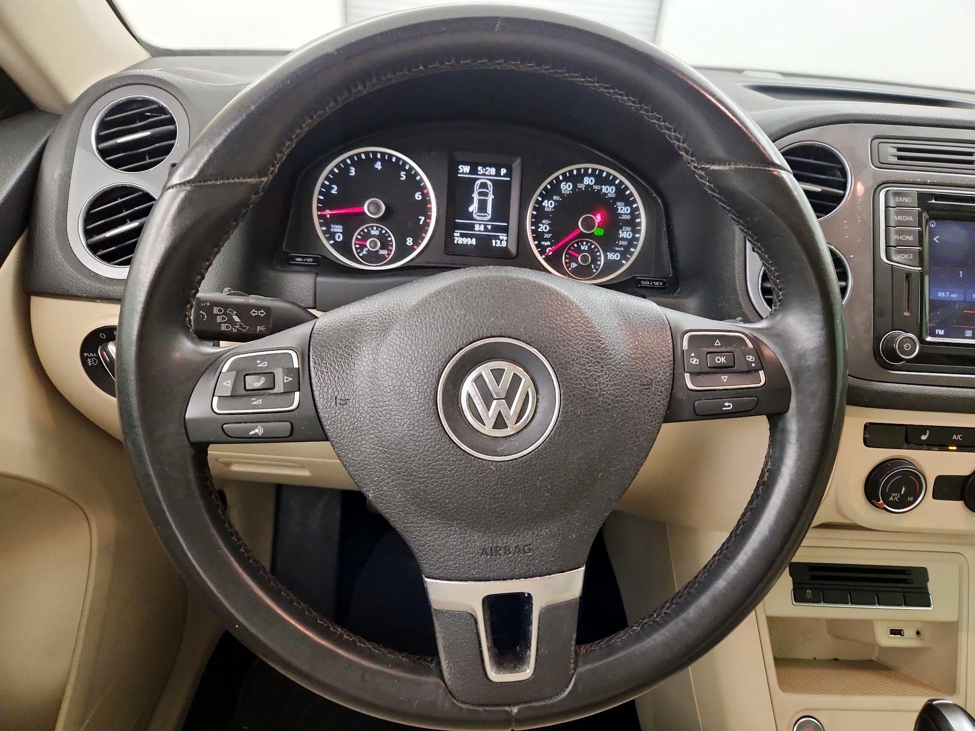 Thumbnail: 2016 Volkswagen Tiguan - 10