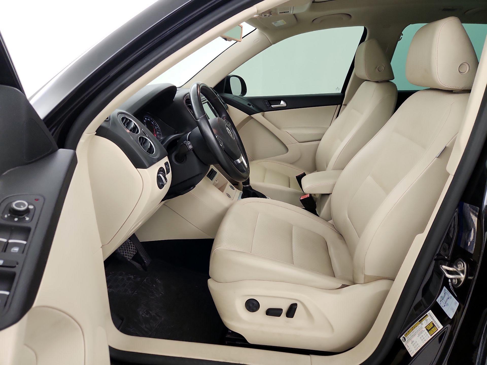 Thumbnail: 2016 Volkswagen Tiguan - 11