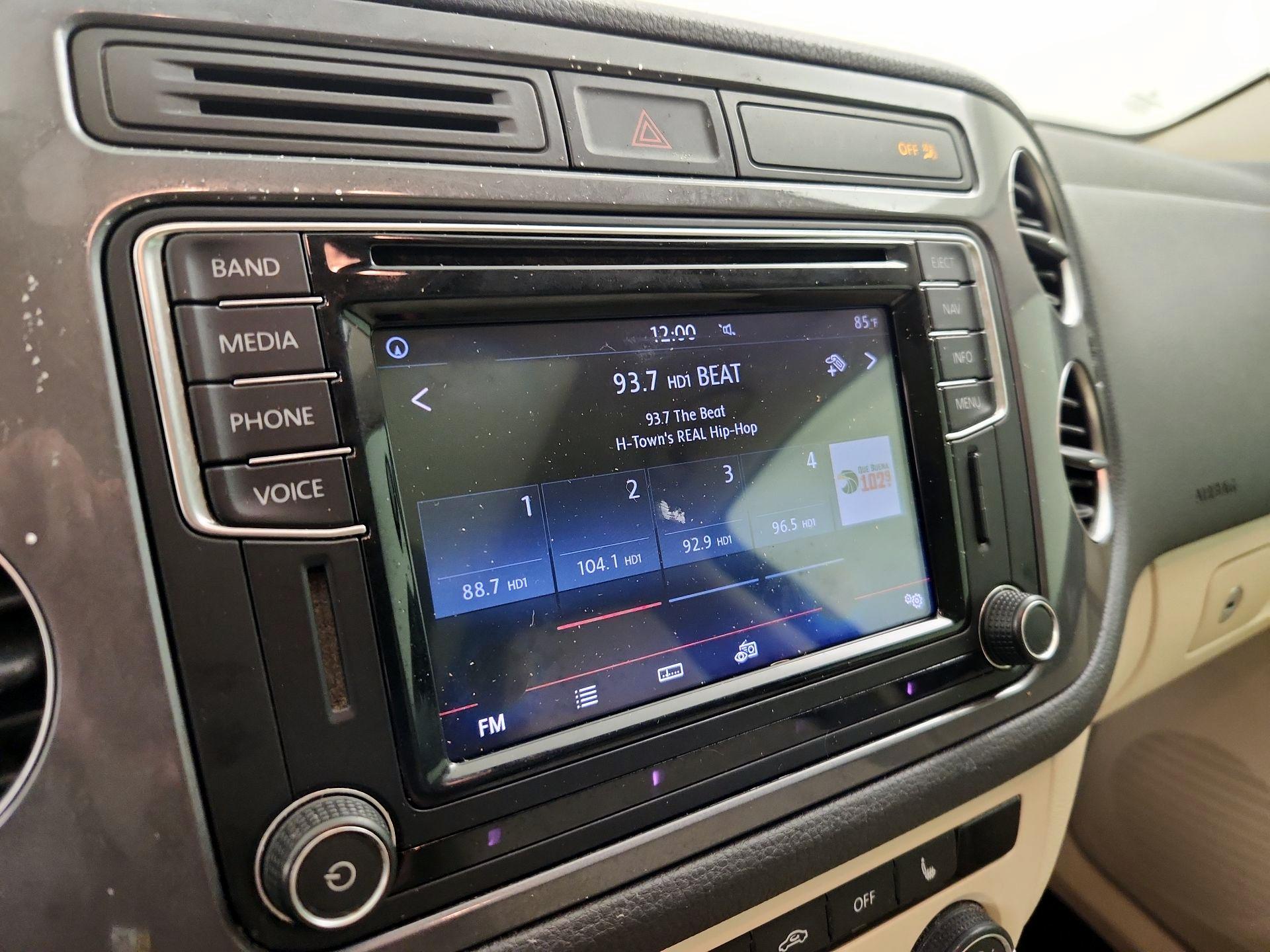 Thumbnail: 2016 Volkswagen Tiguan - 16