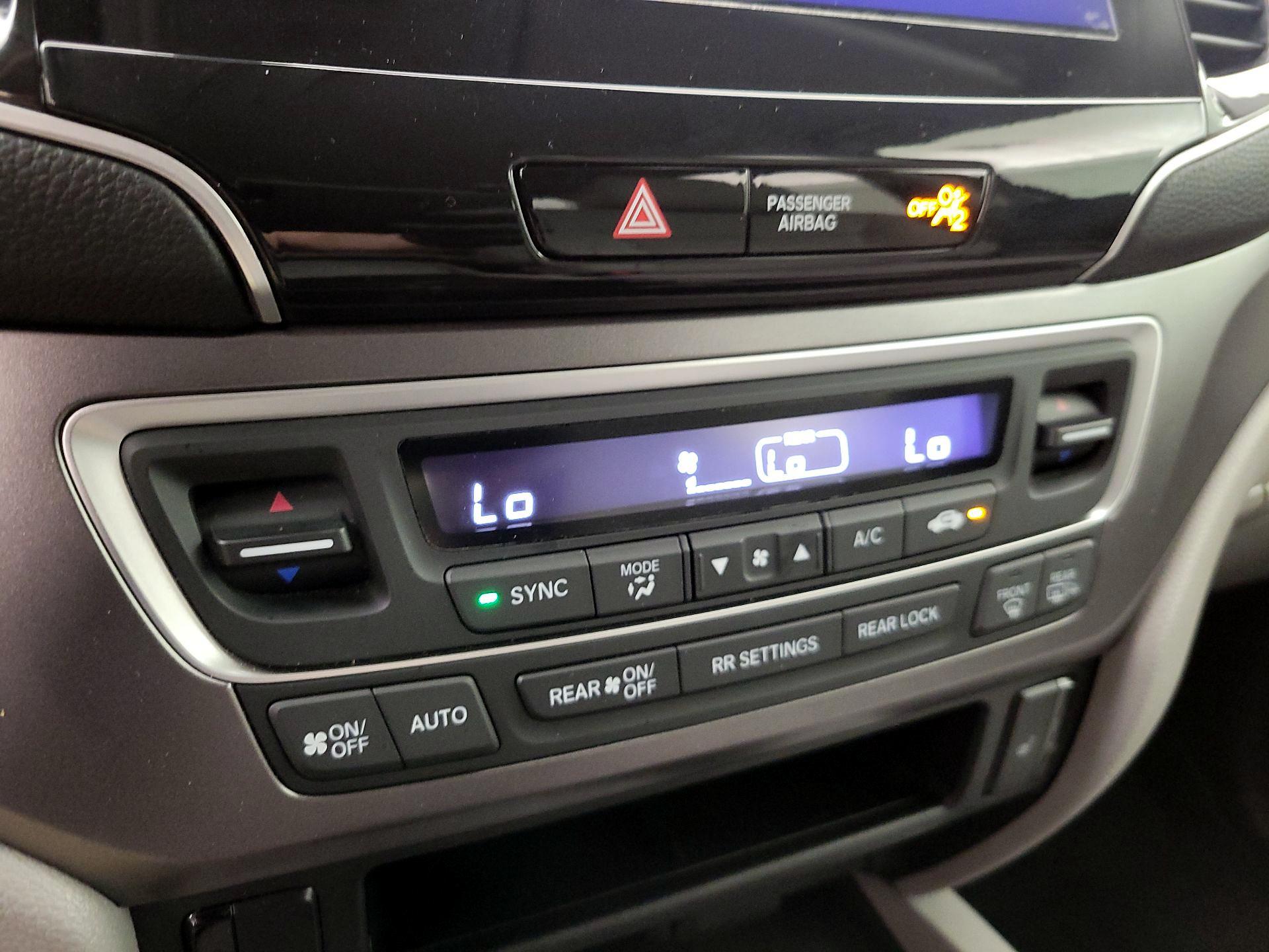 Thumbnail: 2019 Honda Pilot - 16