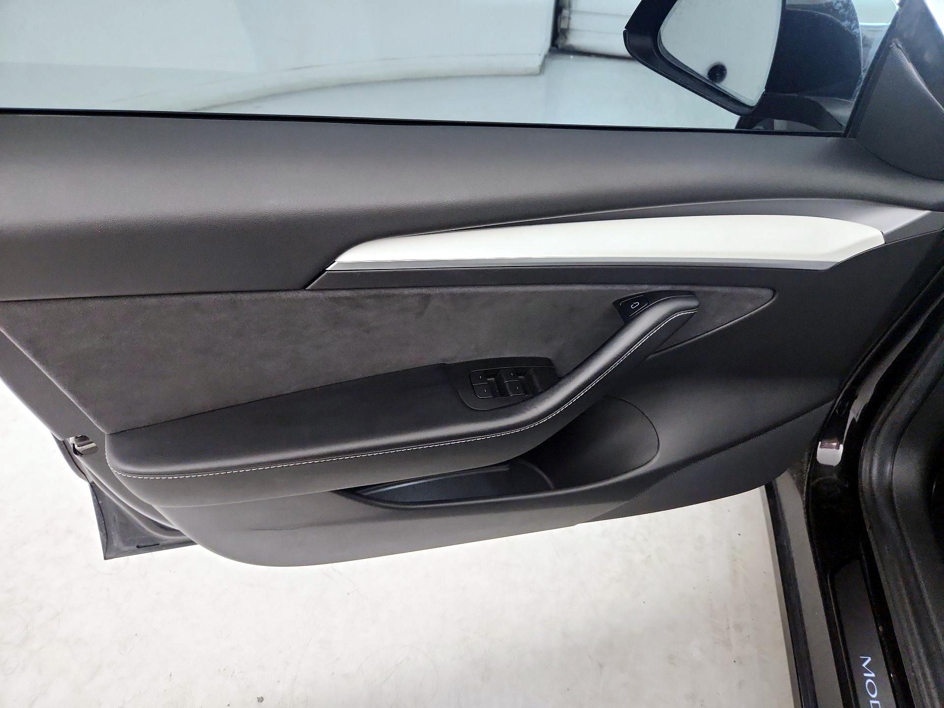 Thumbnail: 2021 Tesla Model 3 - 12