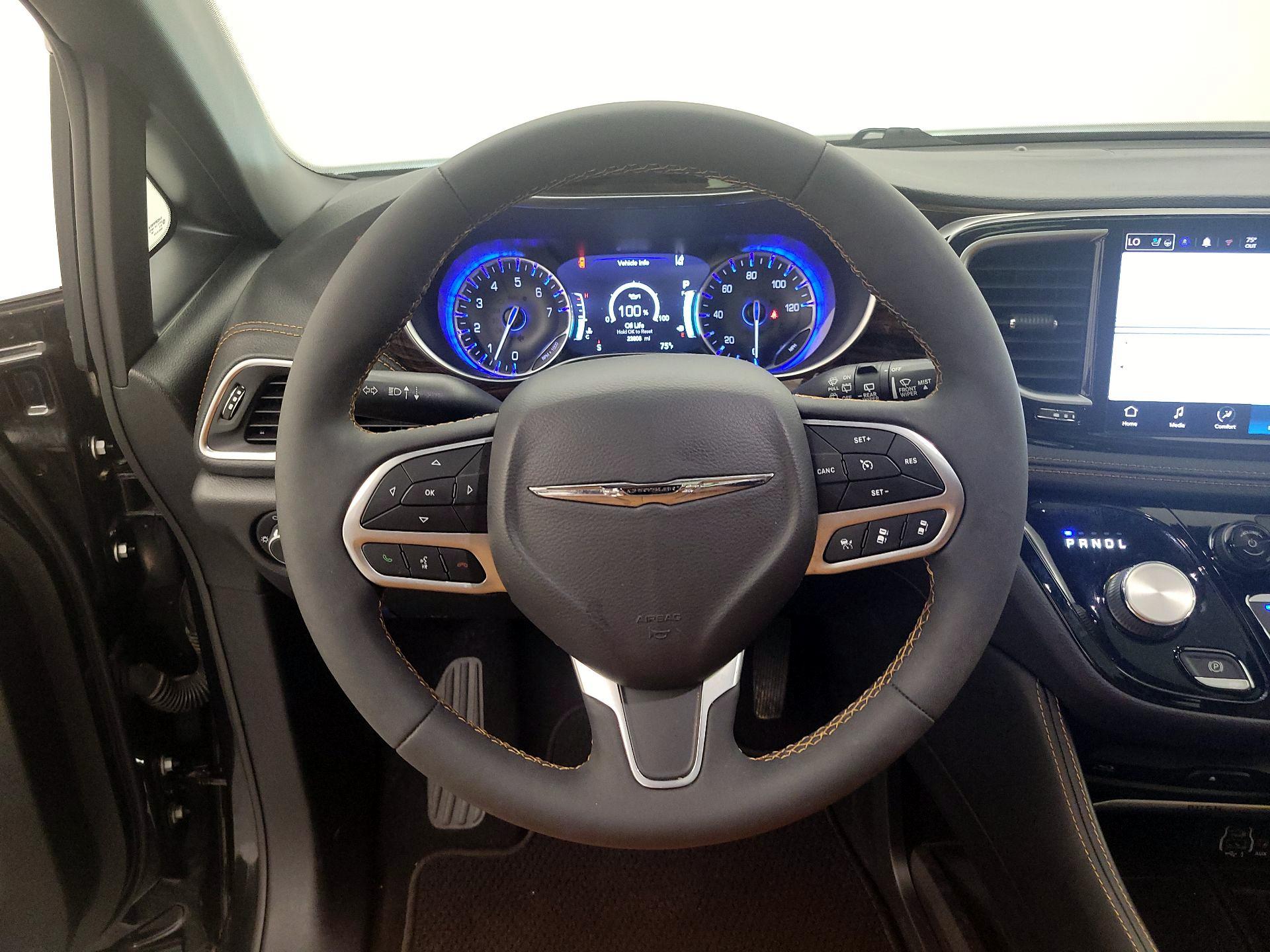 Thumbnail: 2022 Chrysler Pacifica - 10
