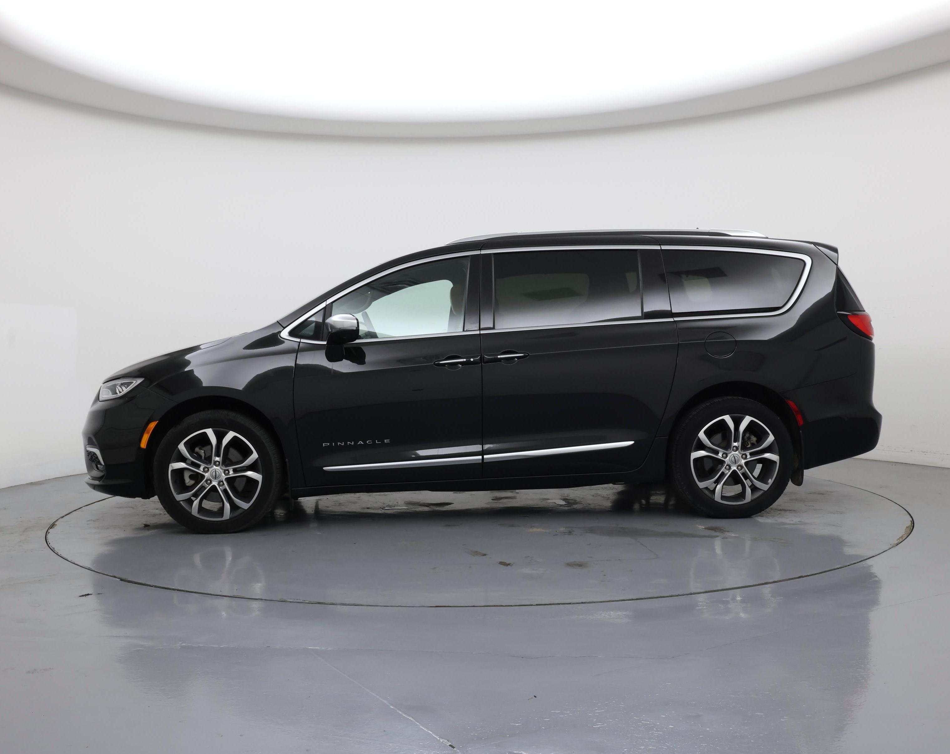Thumbnail: 2022 Chrysler Pacifica - 3