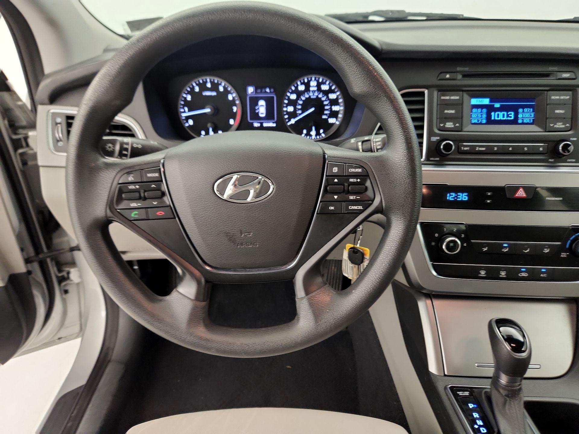 Thumbnail: 2015 Hyundai Sonata - 10