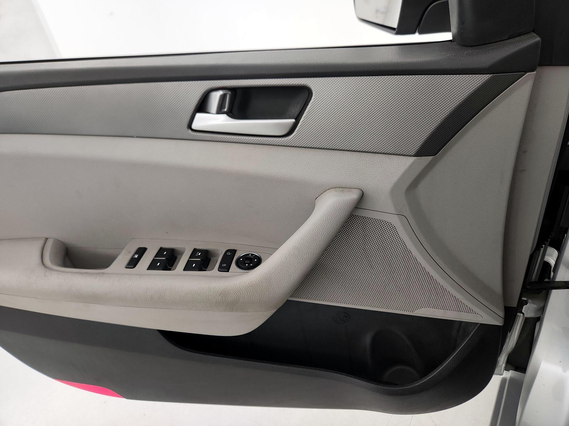 Thumbnail: 2015 Hyundai Sonata - 12