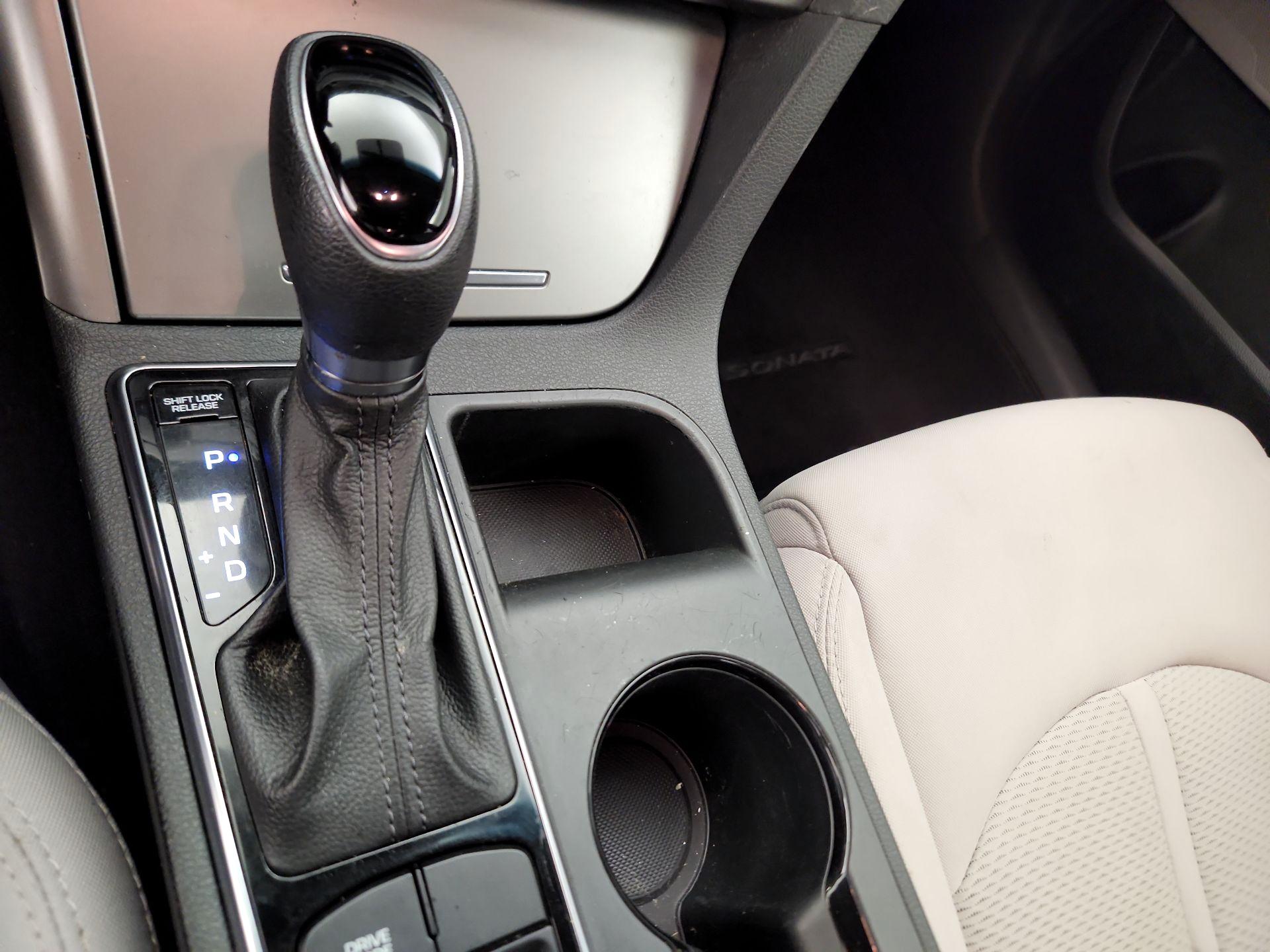 Thumbnail: 2015 Hyundai Sonata - 17