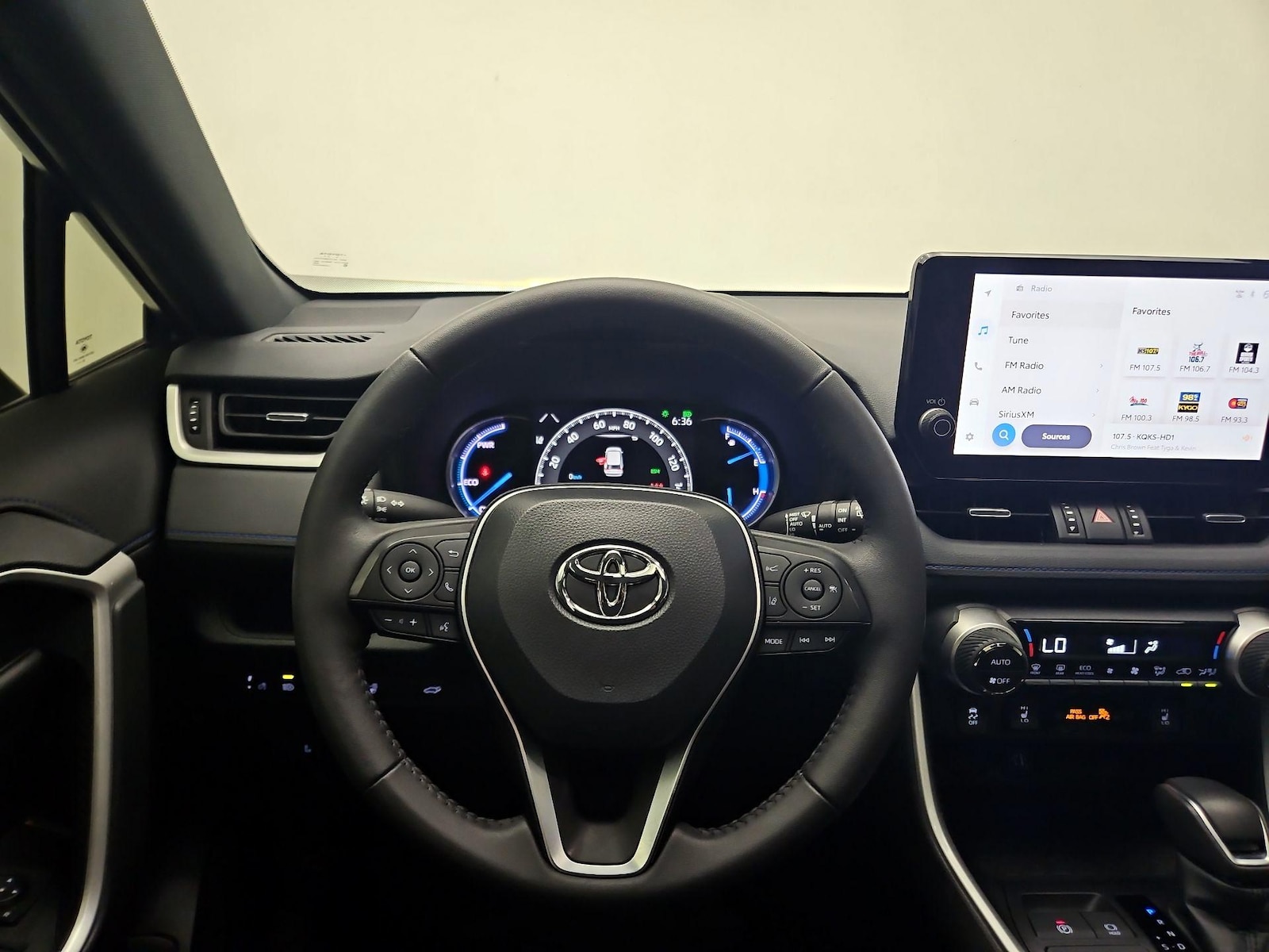 2024 Toyota RAV4 XSE - Photo 11