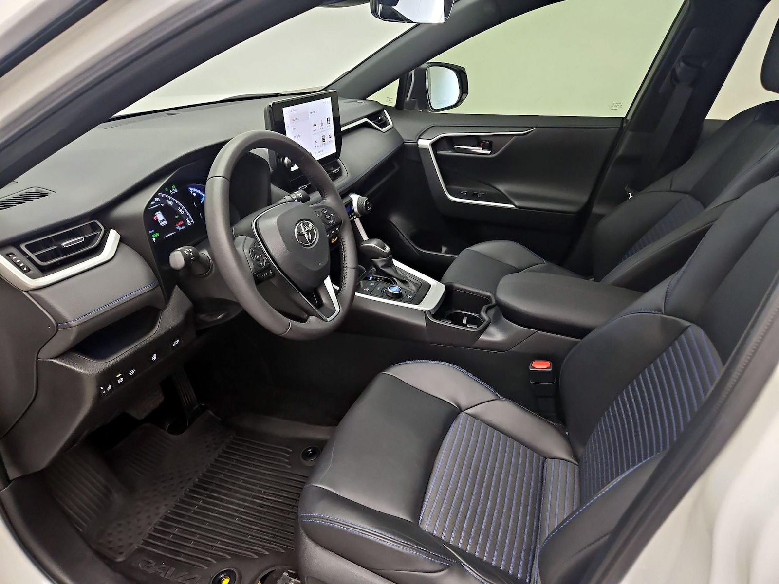 2024 Toyota RAV4 XSE - Photo 12