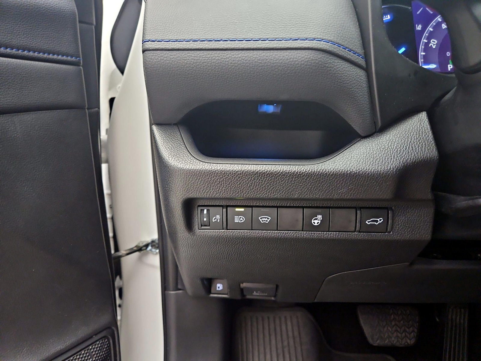 2024 Toyota RAV4 XSE - Photo 14