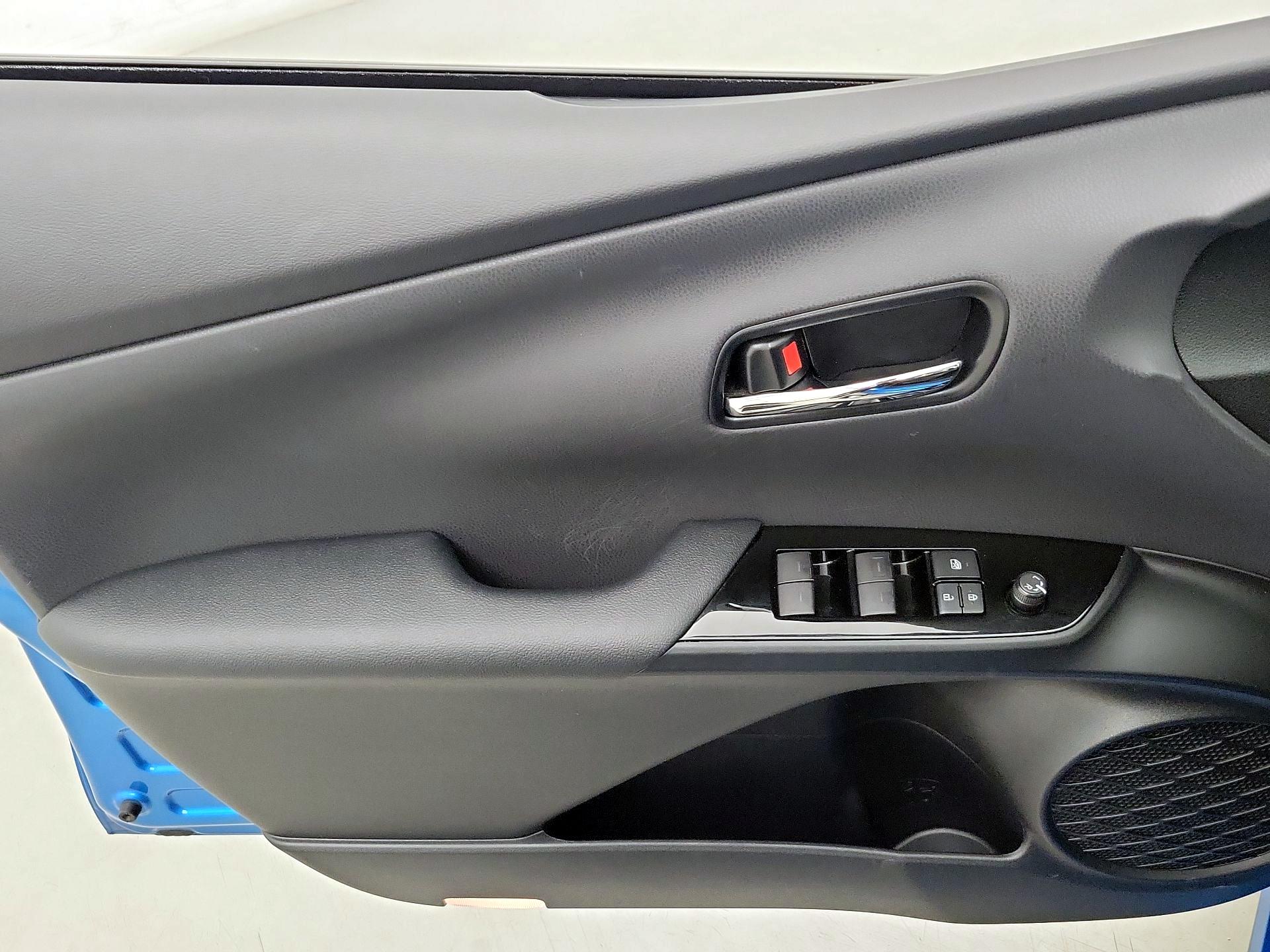 Thumbnail: 2019 Toyota Prius - 12