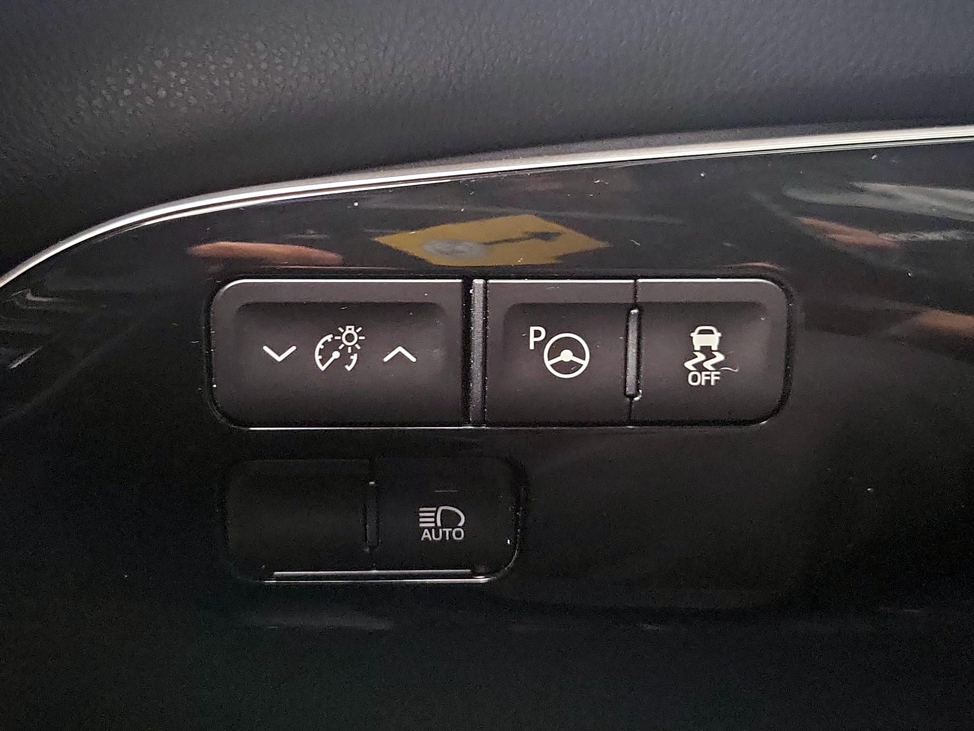 Thumbnail: 2019 Toyota Prius - 13