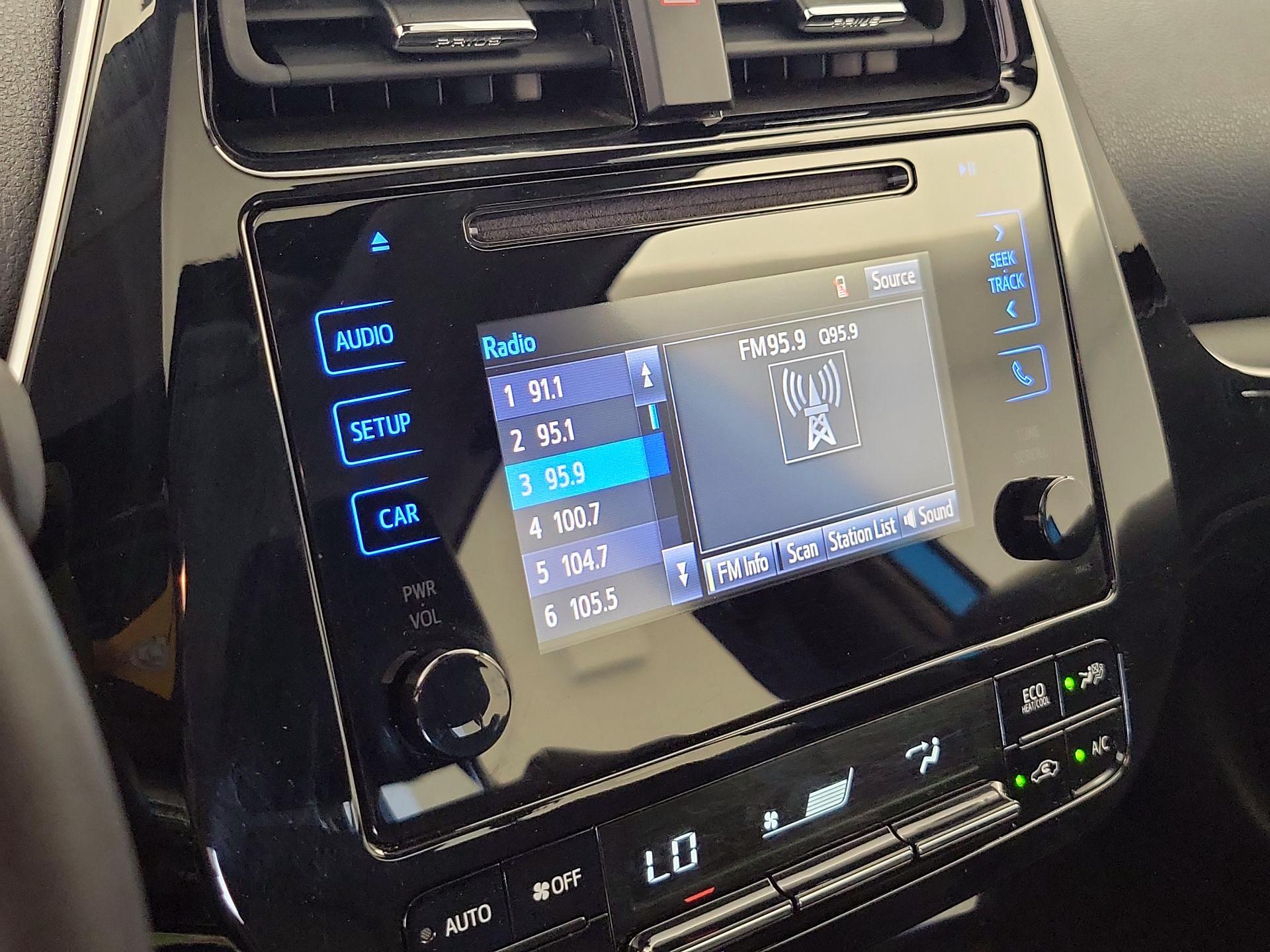 Thumbnail: 2019 Toyota Prius - 15