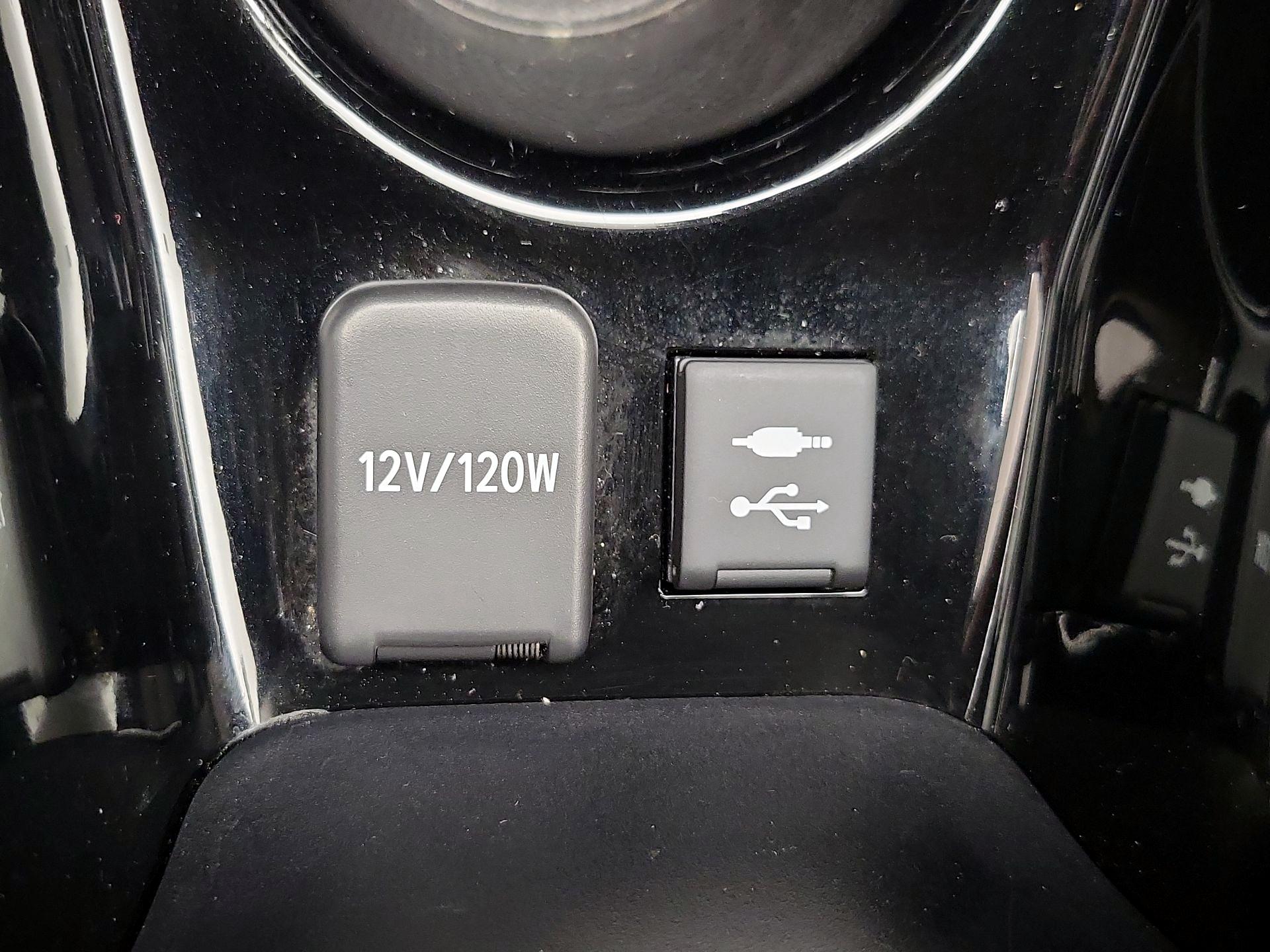 Thumbnail: 2019 Toyota Prius - 18