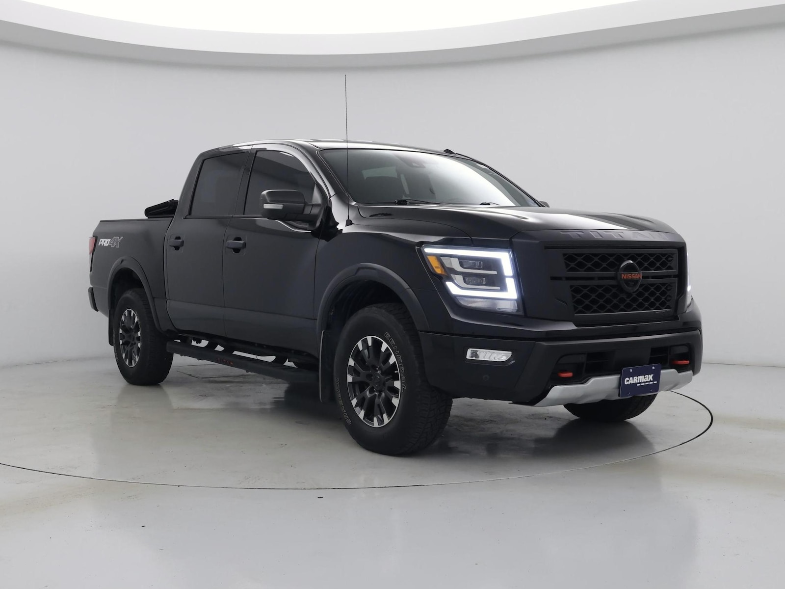 2021 Nissan Titan PRO-4X - Photo 2