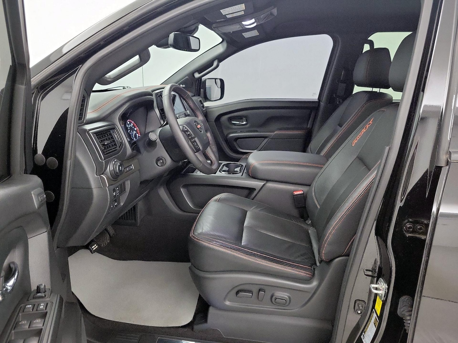 2021 Nissan Titan PRO-4X - Photo 12