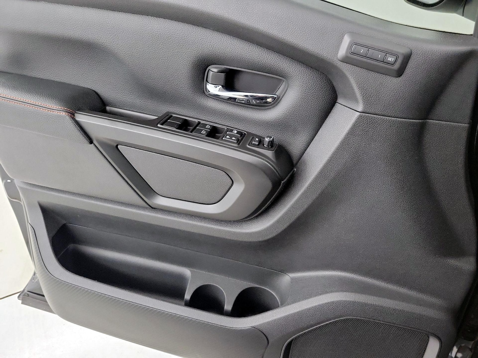 2021 Nissan Titan PRO-4X - Photo 13