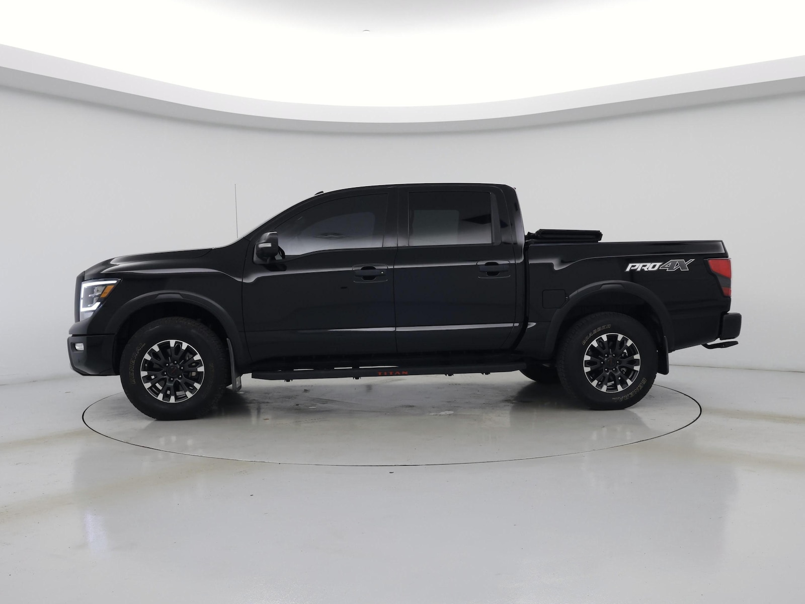 2021 Nissan Titan PRO-4X - Photo 4