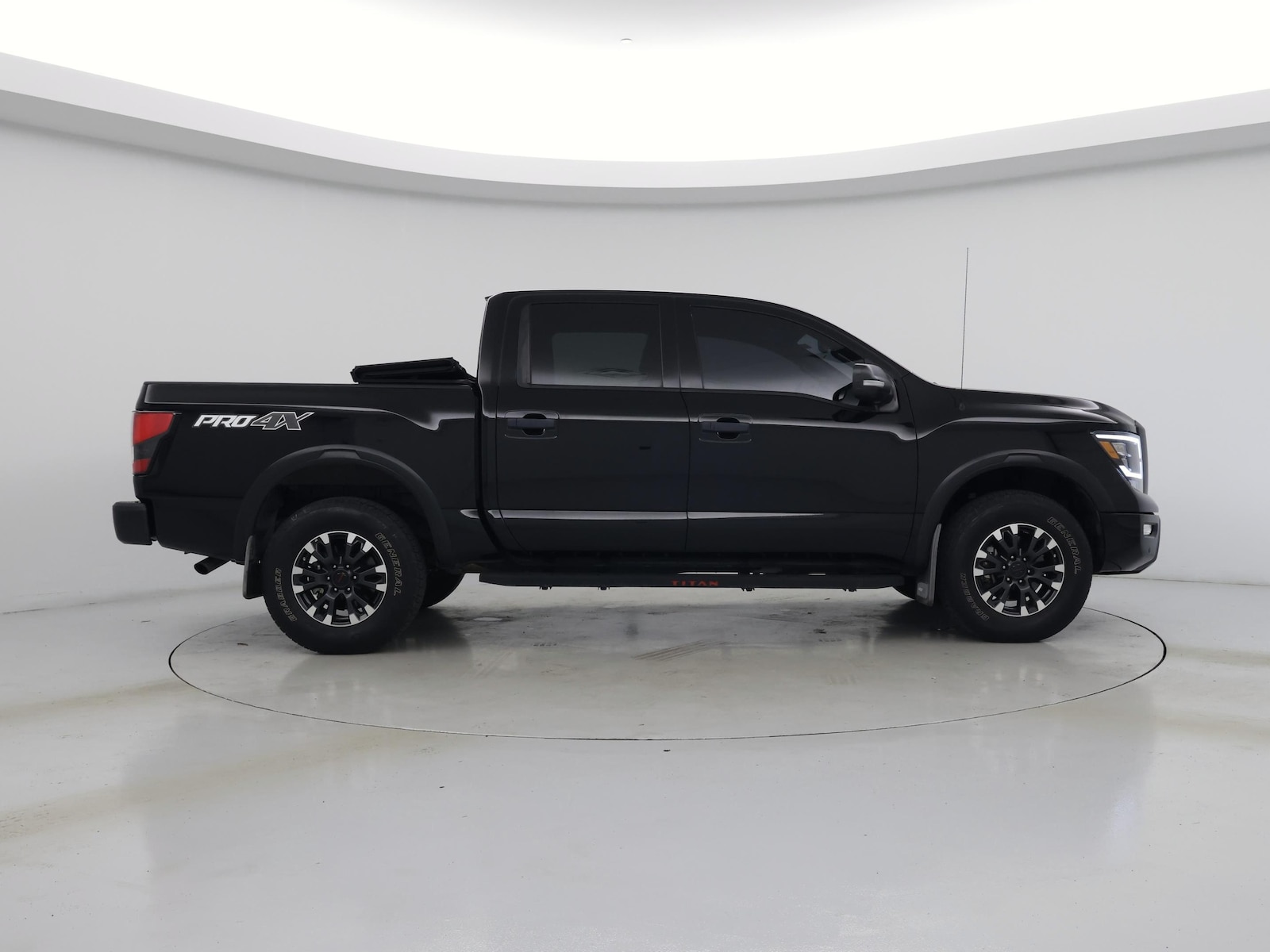 2021 Nissan Titan PRO-4X - Photo 8