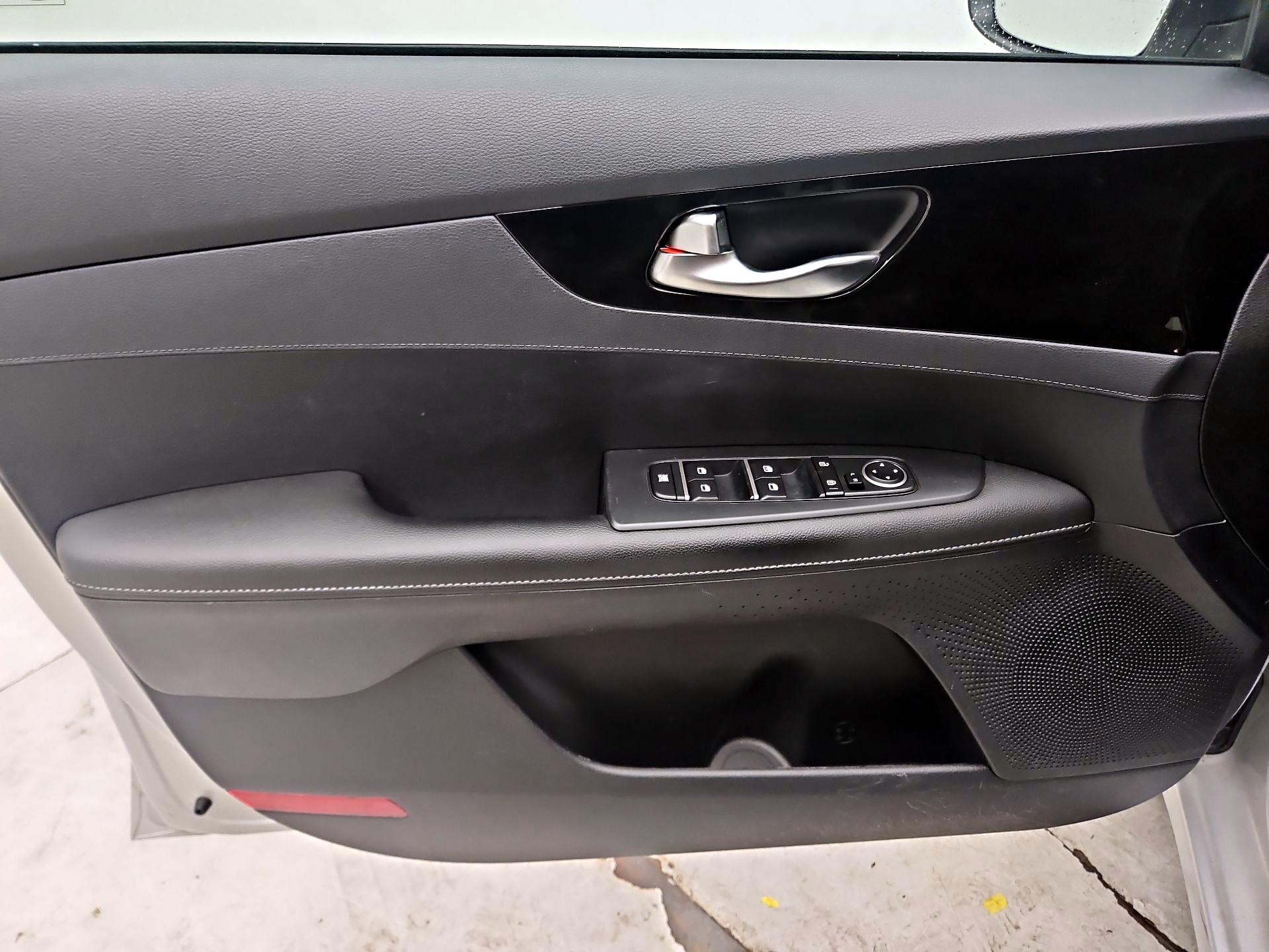 Thumbnail: 2019 Kia Forte - 12