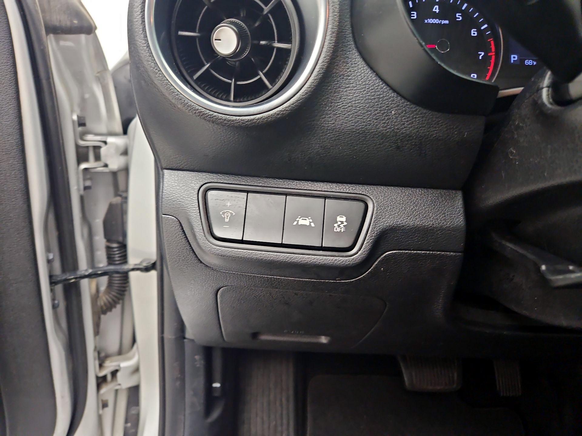 Thumbnail: 2019 Kia Forte - 13