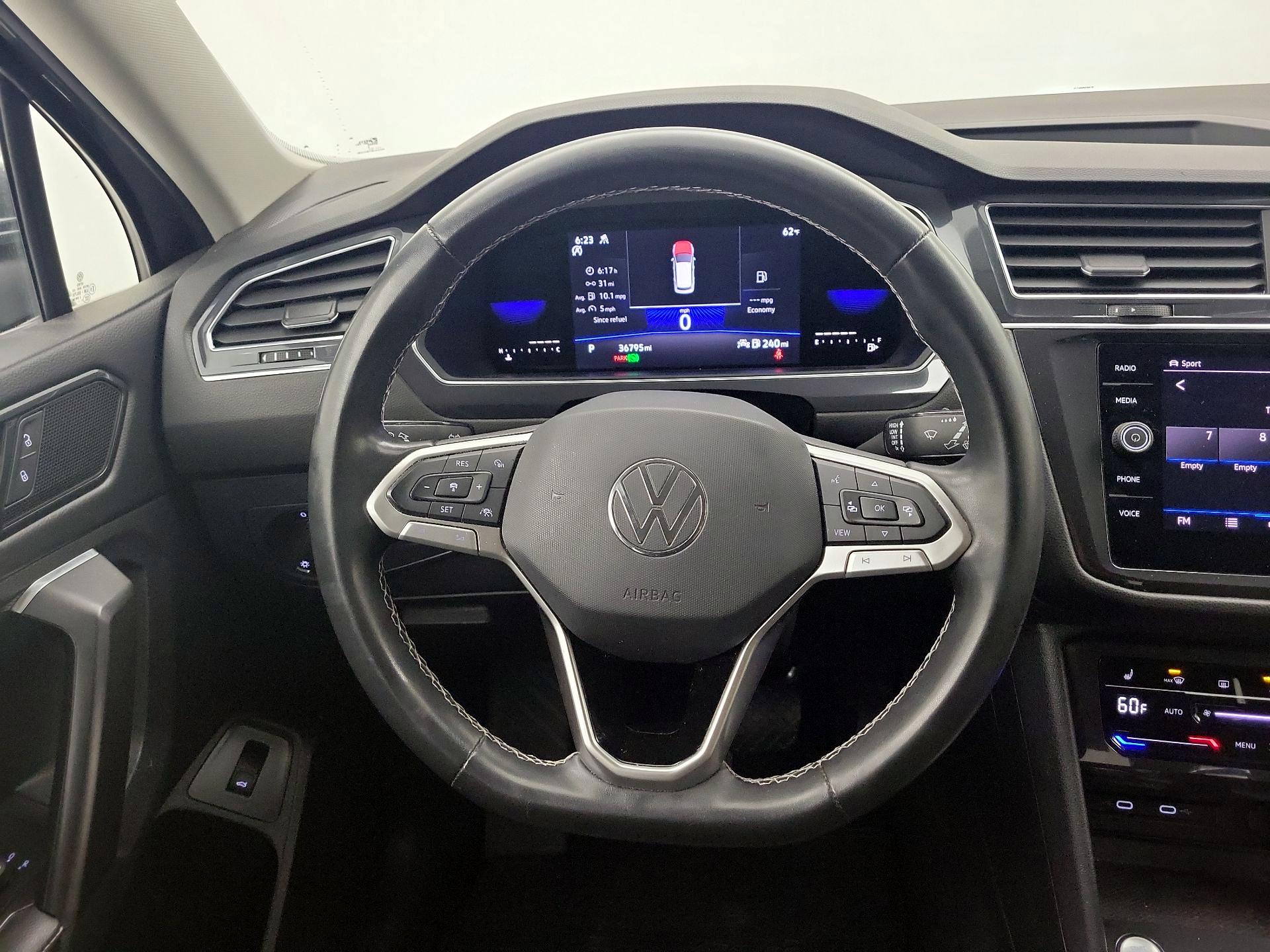 Thumbnail: 2022 Volkswagen Tiguan - 10