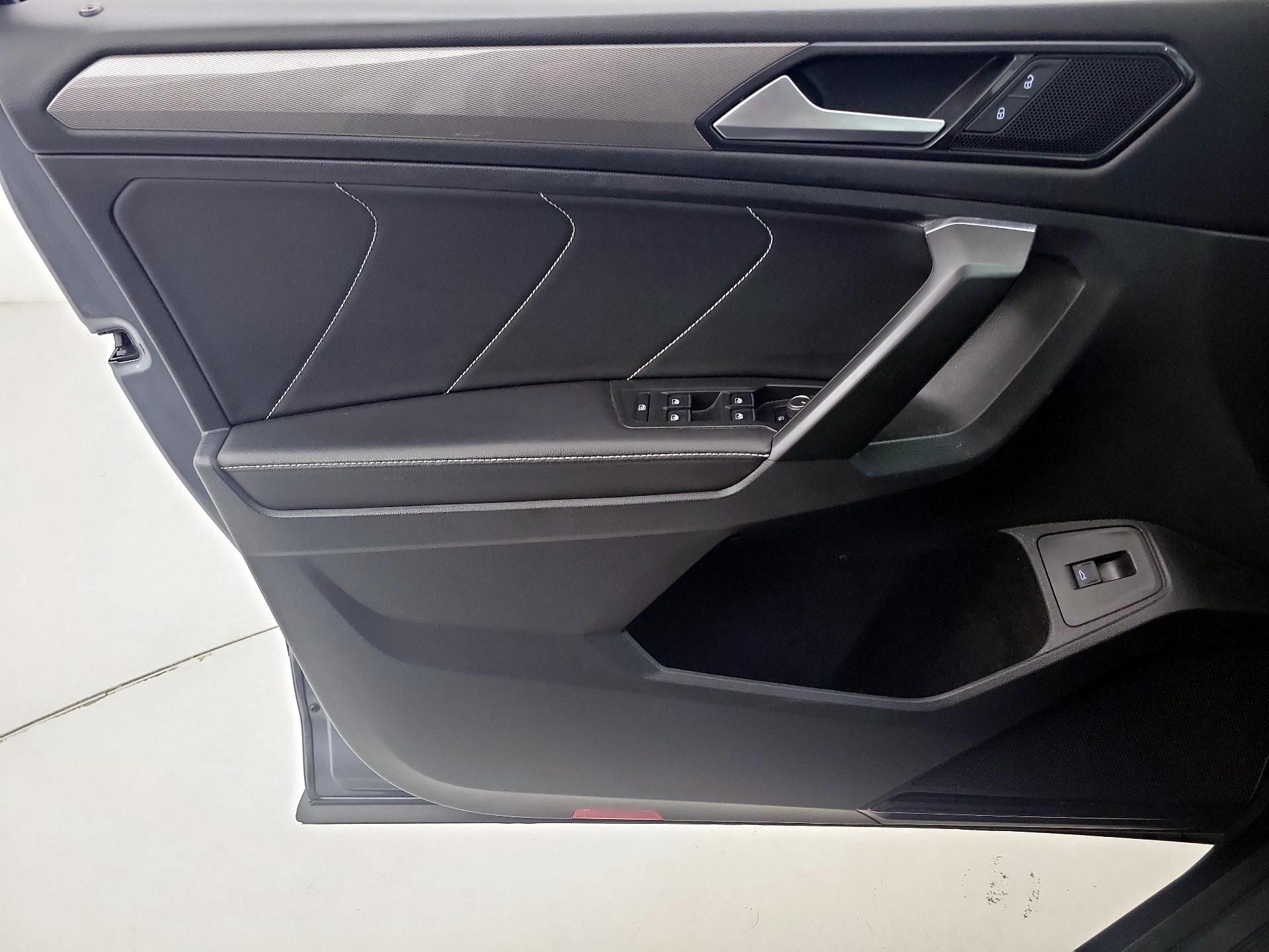 Thumbnail: 2022 Volkswagen Tiguan - 12