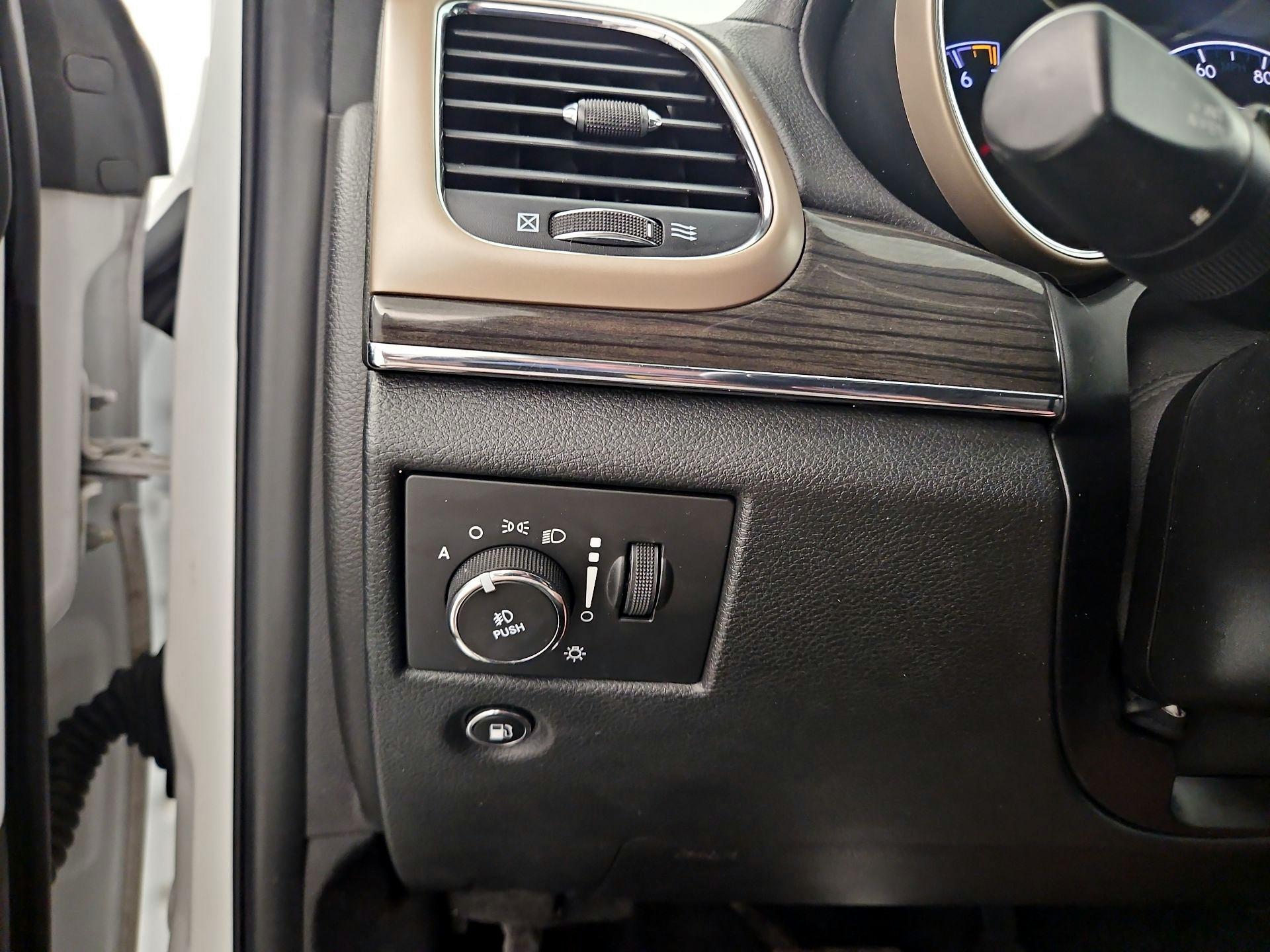 Thumbnail: 2015 Jeep Grand Cherokee - 13