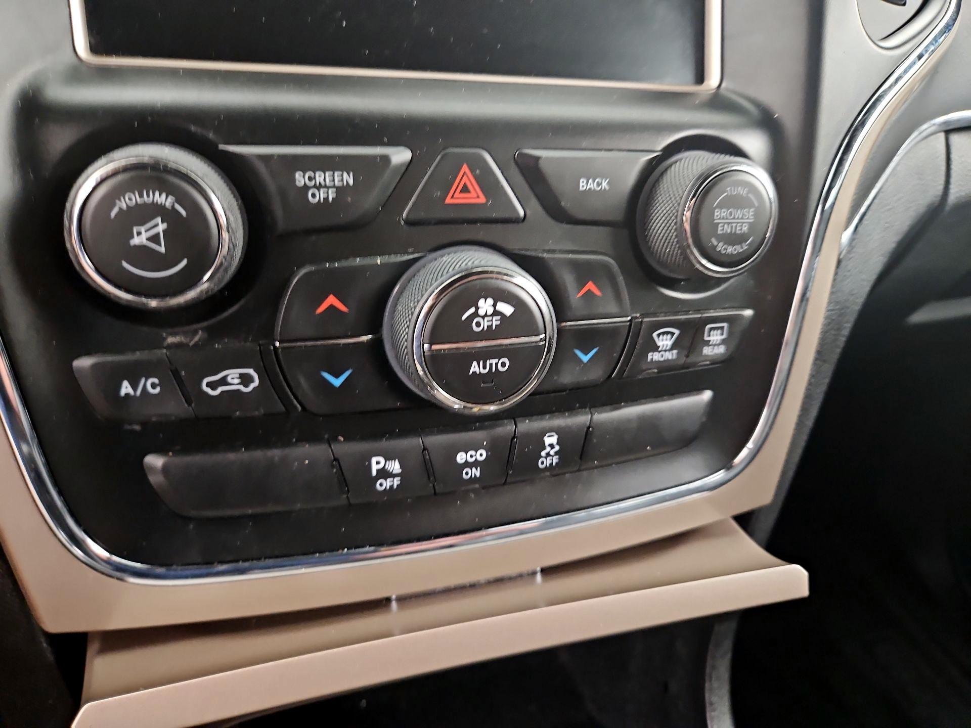 Thumbnail: 2015 Jeep Grand Cherokee - 17