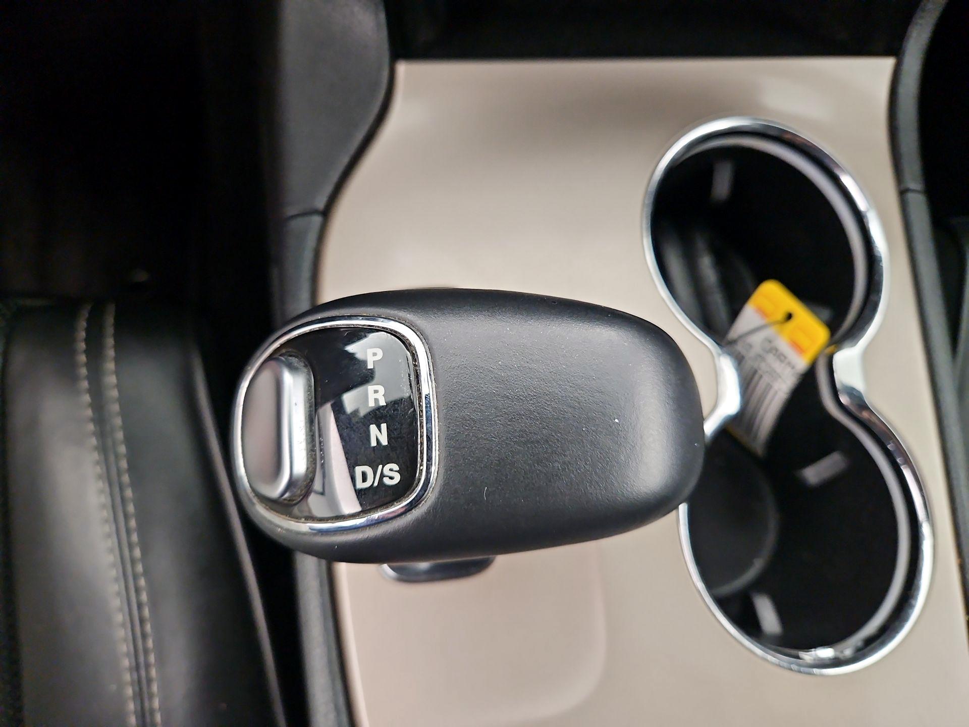 Thumbnail: 2015 Jeep Grand Cherokee - 18