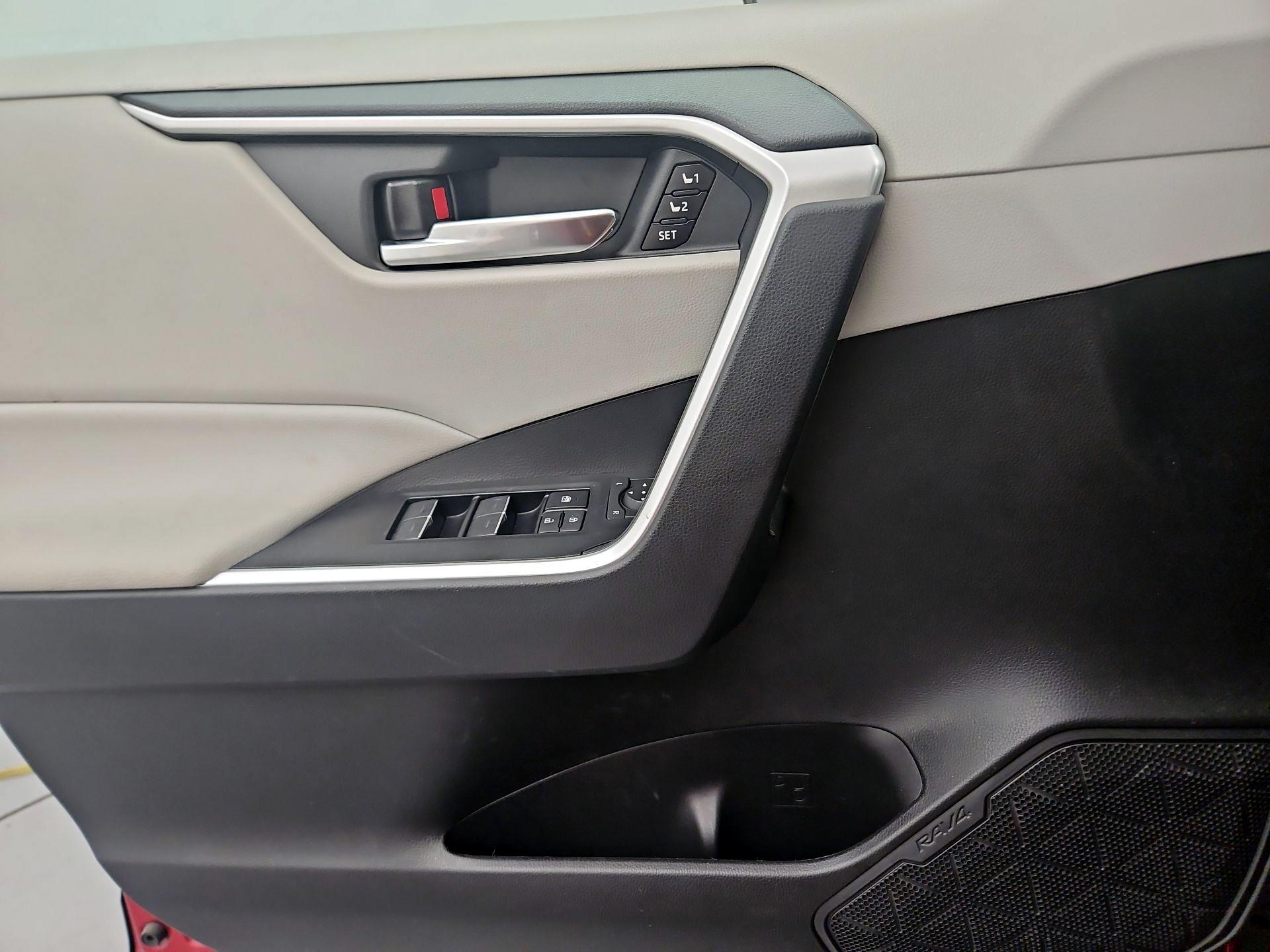 Thumbnail: 2023 Toyota RAV4 - 10