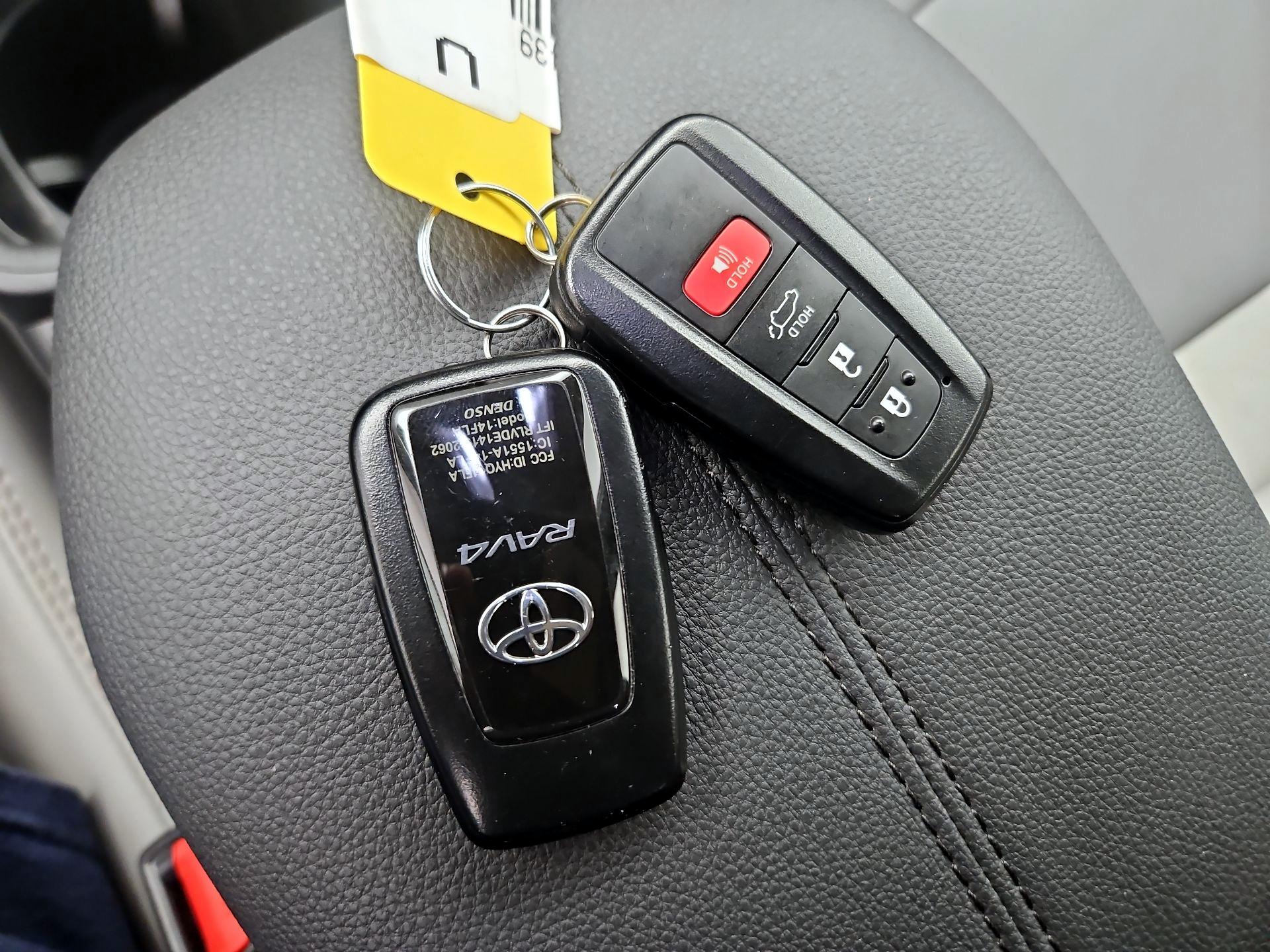 Thumbnail: 2023 Toyota RAV4 - 20