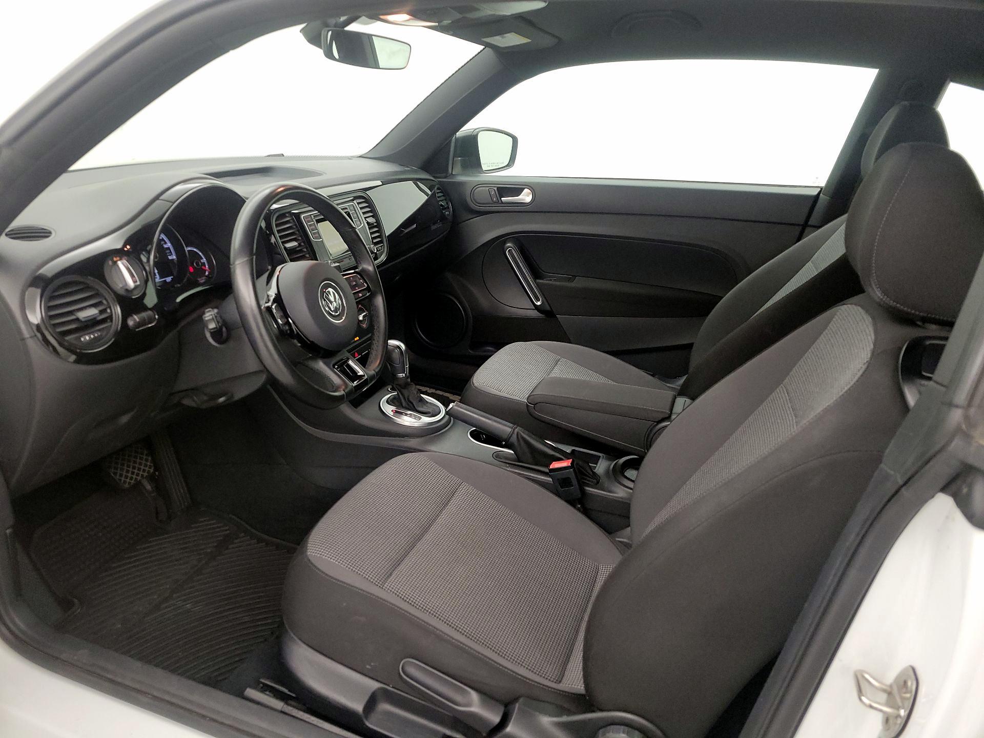 Thumbnail: 2017 Volkswagen Beetle - 11