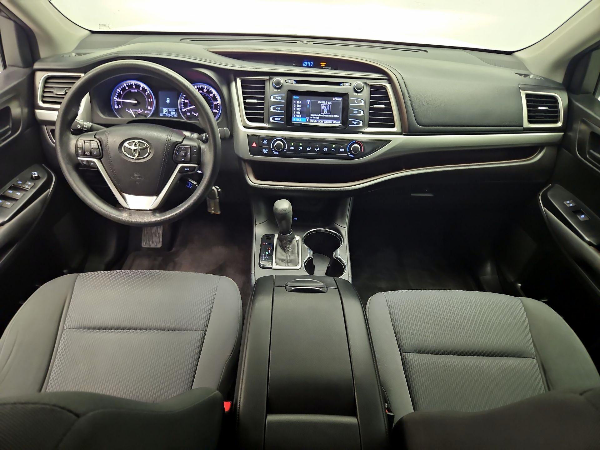 Thumbnail: 2015 Toyota Highlander - 9