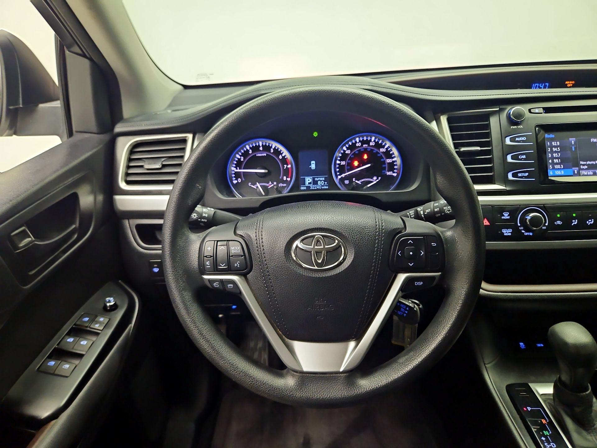 Thumbnail: 2015 Toyota Highlander - 10