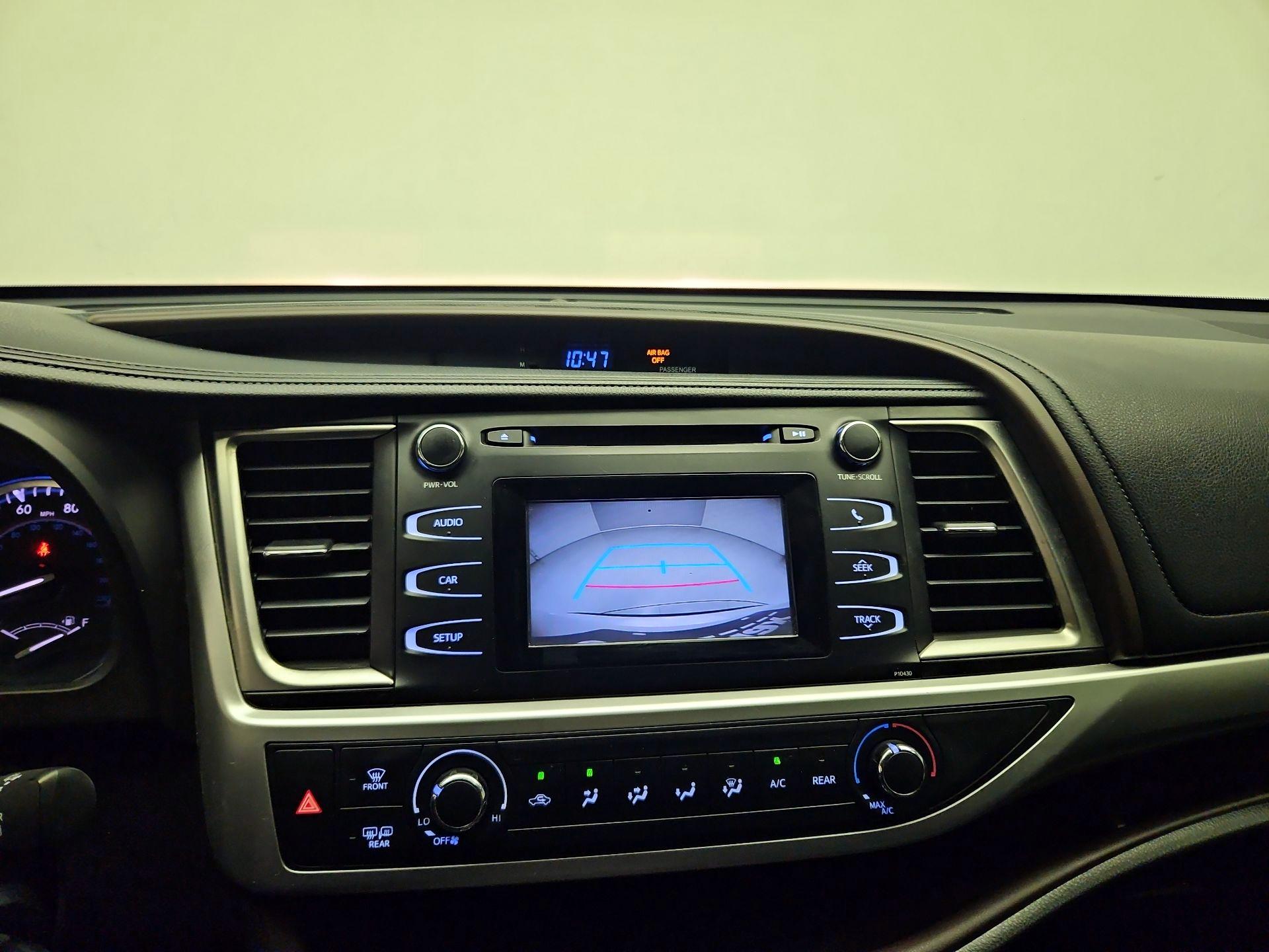 Thumbnail: 2015 Toyota Highlander - 13