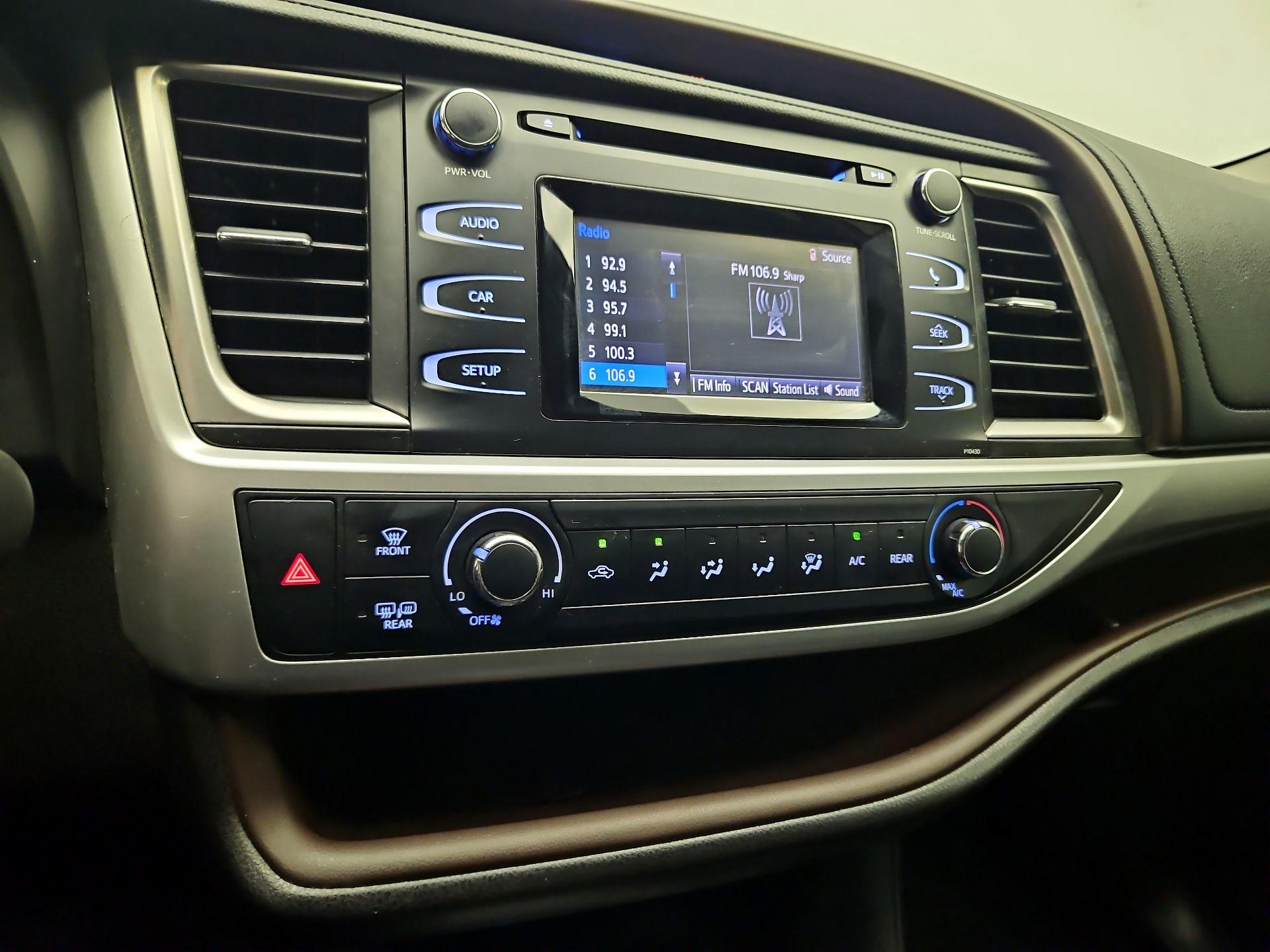 Thumbnail: 2015 Toyota Highlander - 15