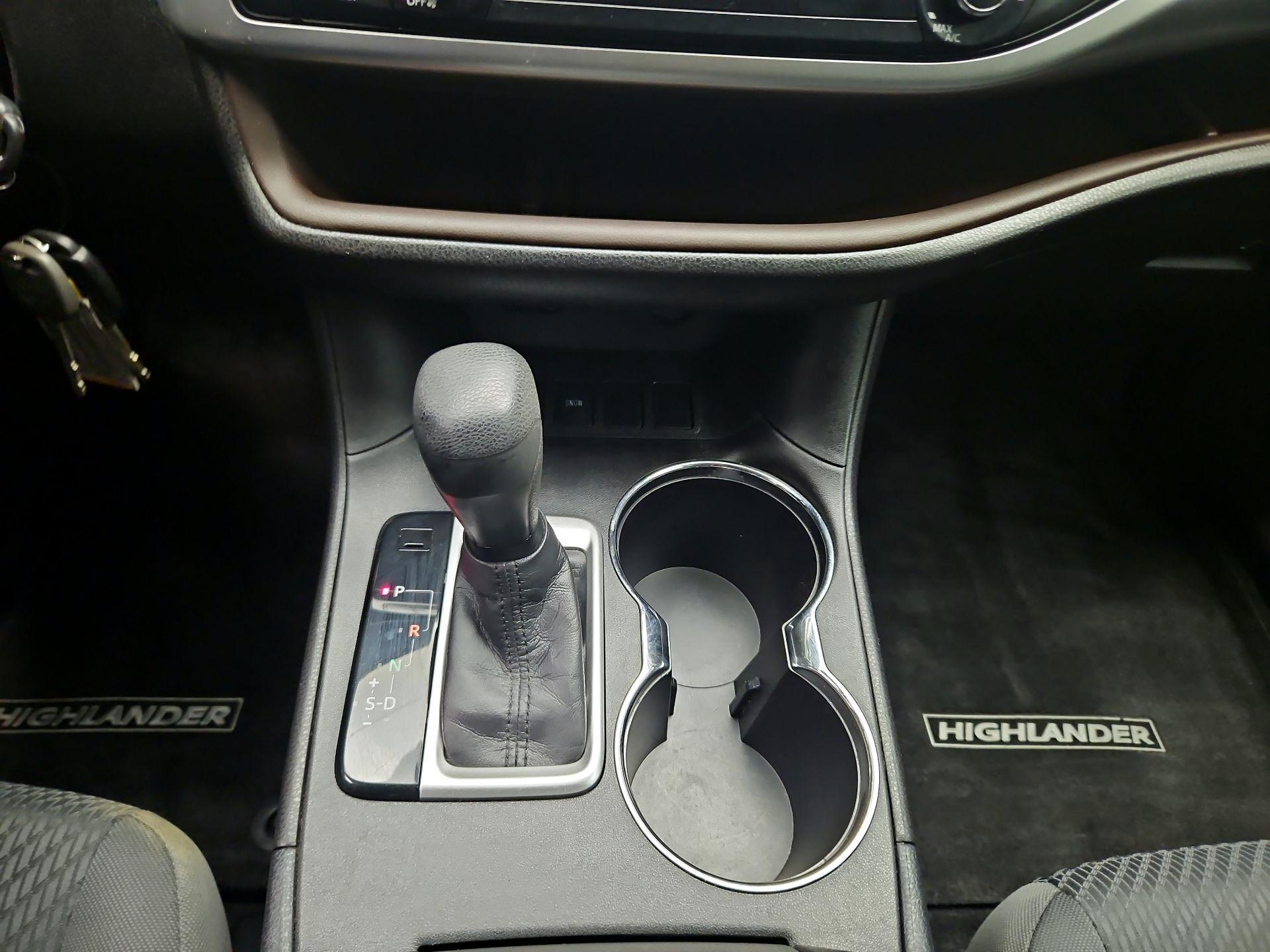 Thumbnail: 2015 Toyota Highlander - 16
