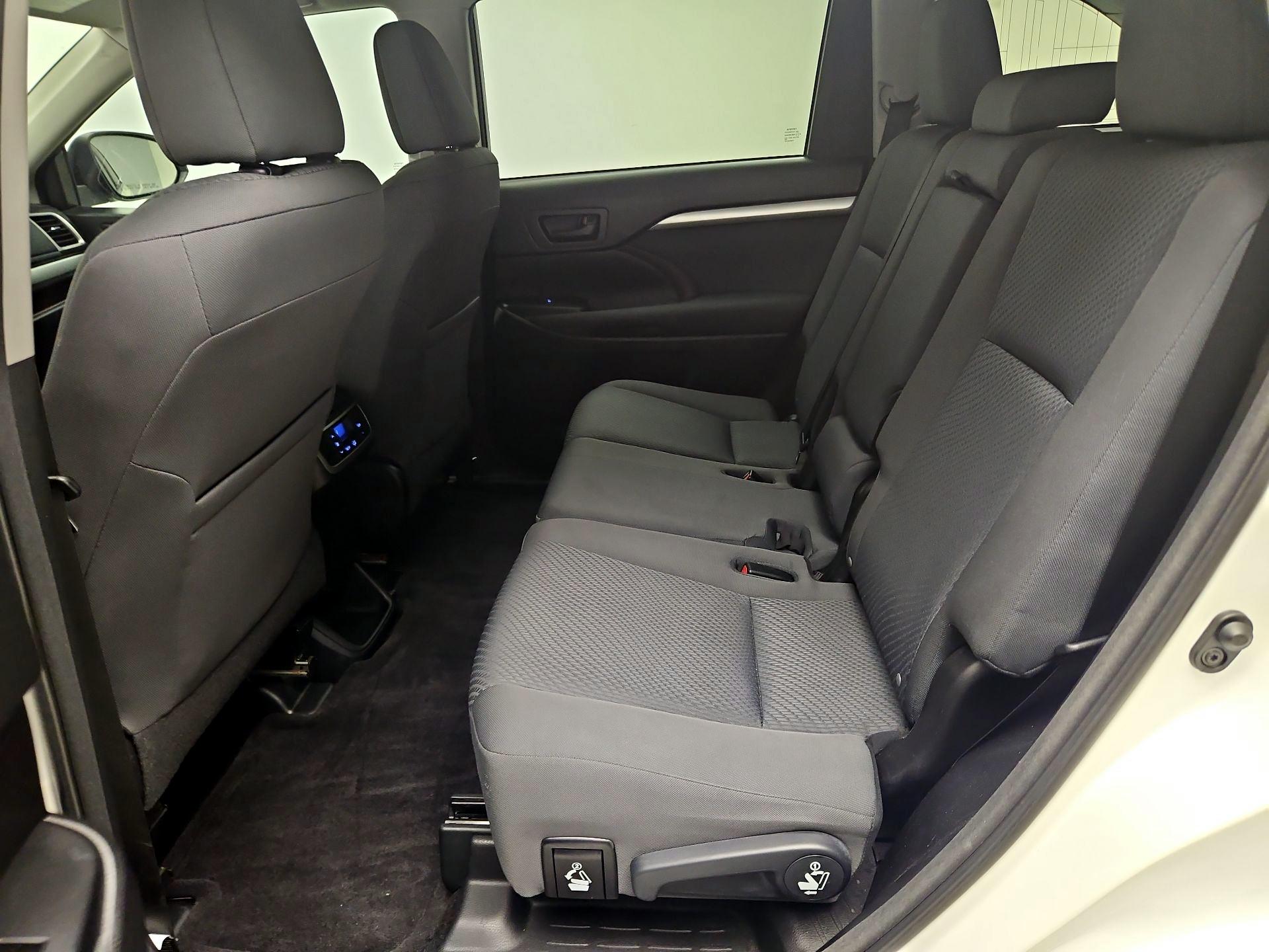 Thumbnail: 2015 Toyota Highlander - 17