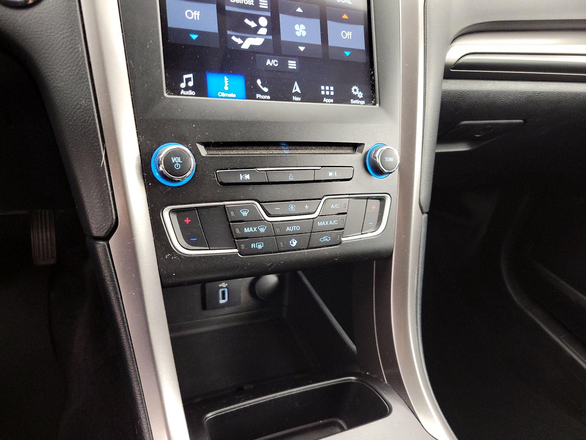 Thumbnail: 2017 Ford Fusion - 17